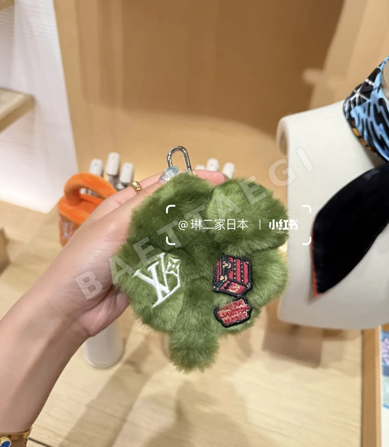 루이비통 LV 럭키 트레포일 클로버 키링 상세 이미지 8