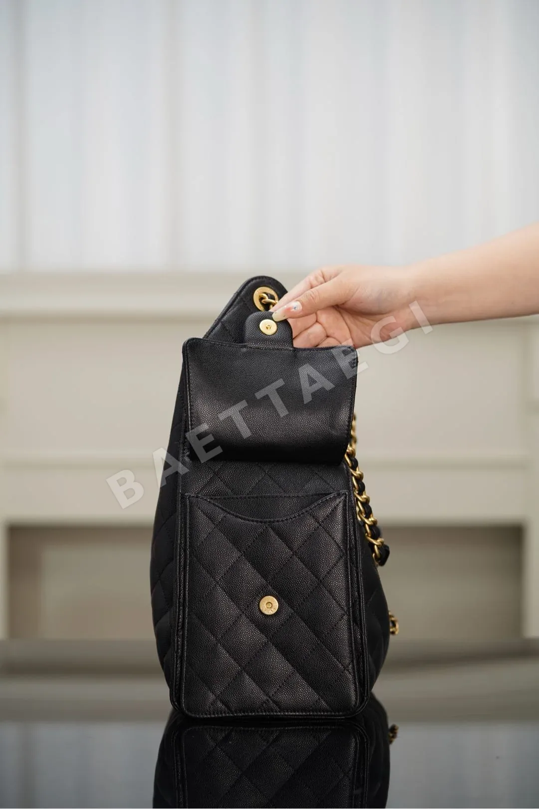 샤넬 캐비어 25 백 라지 버킷백 블랙 금장 25백 상세 이미지 7