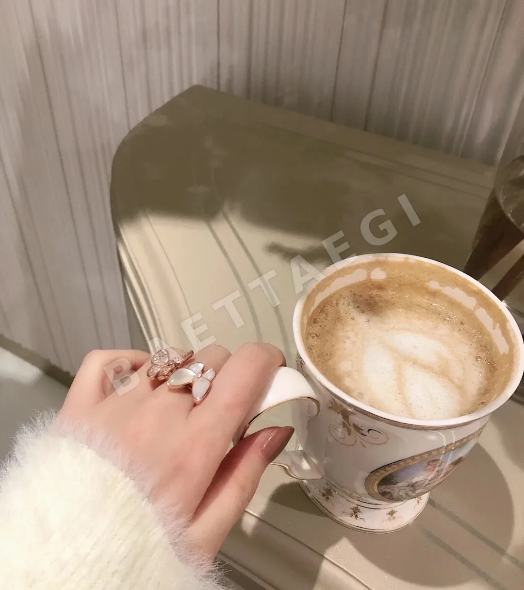반클리프앤아펠 버터플라이 다이아몬드 마더오브펄 반지 상세 이미지 4