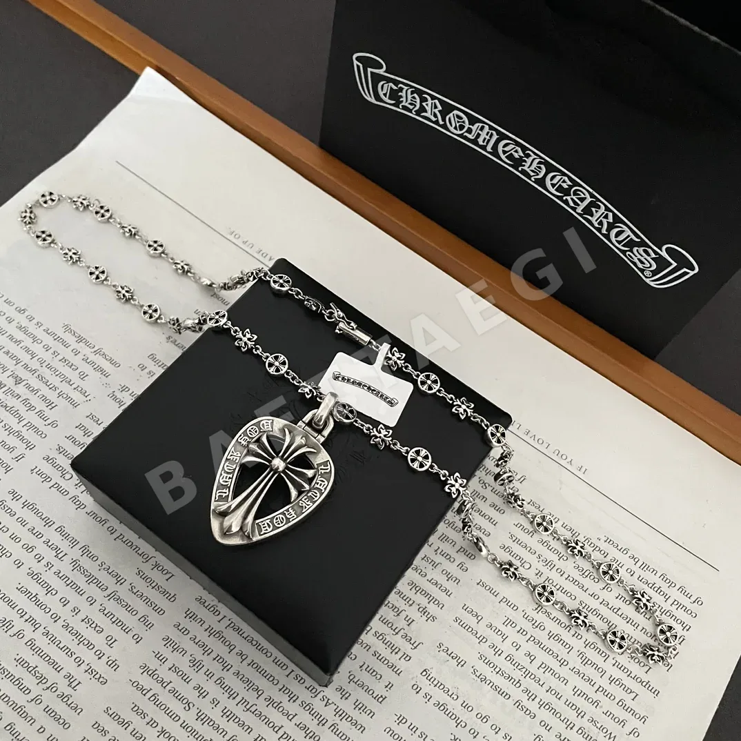 크롬하츠 클래식 크로스 하트 펜던트 목걸이 상세 이미지 3