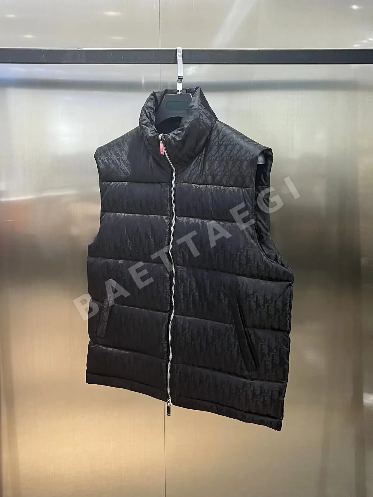 디올 로고 올오버 패턴 남성 베스트 패딩 상세 이미지 3