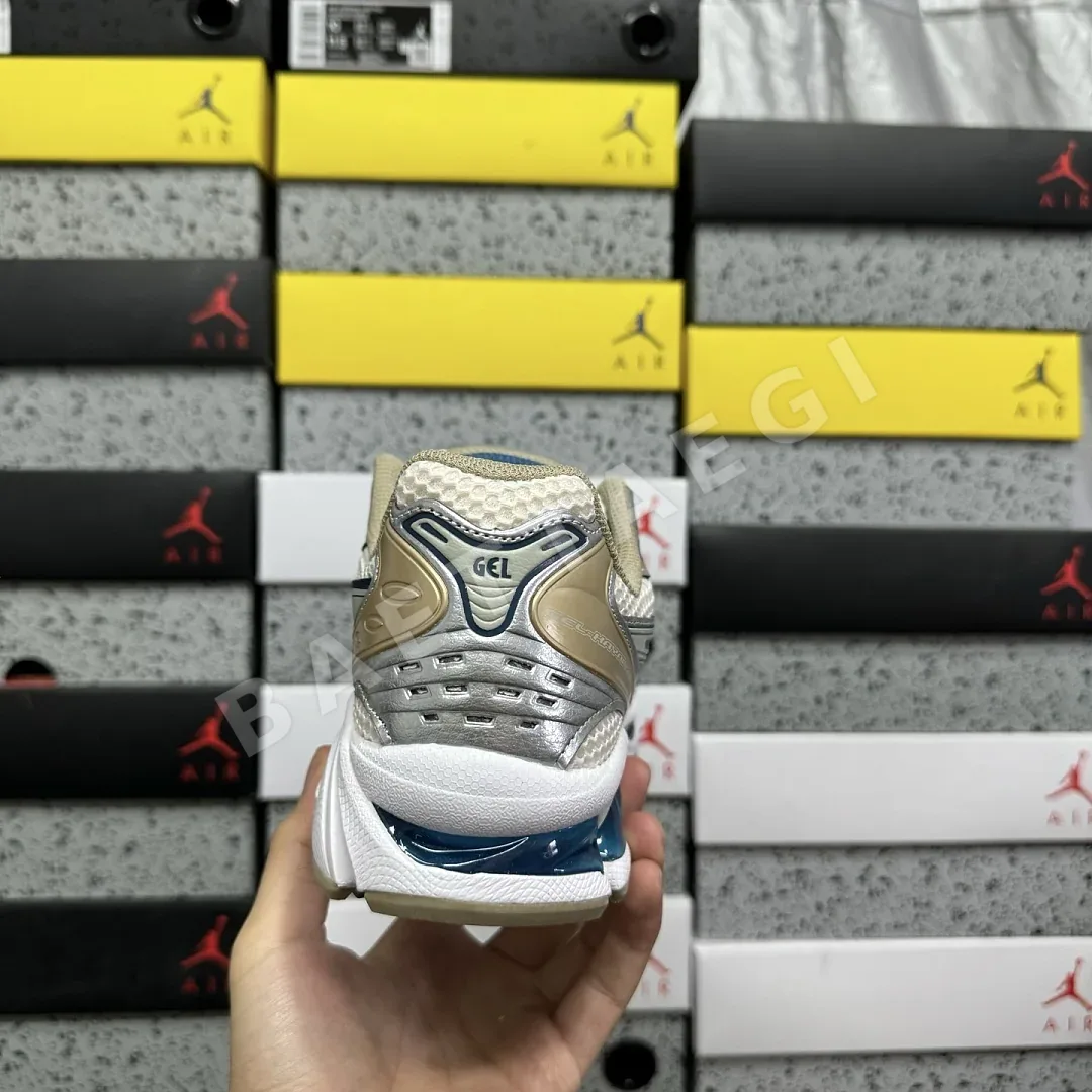 아식스 [LZ] 젤 카야노 14 1201A019-105 200576 Asics Gel-Kayano 14 Cream Pure Silver 상세 이미지 10