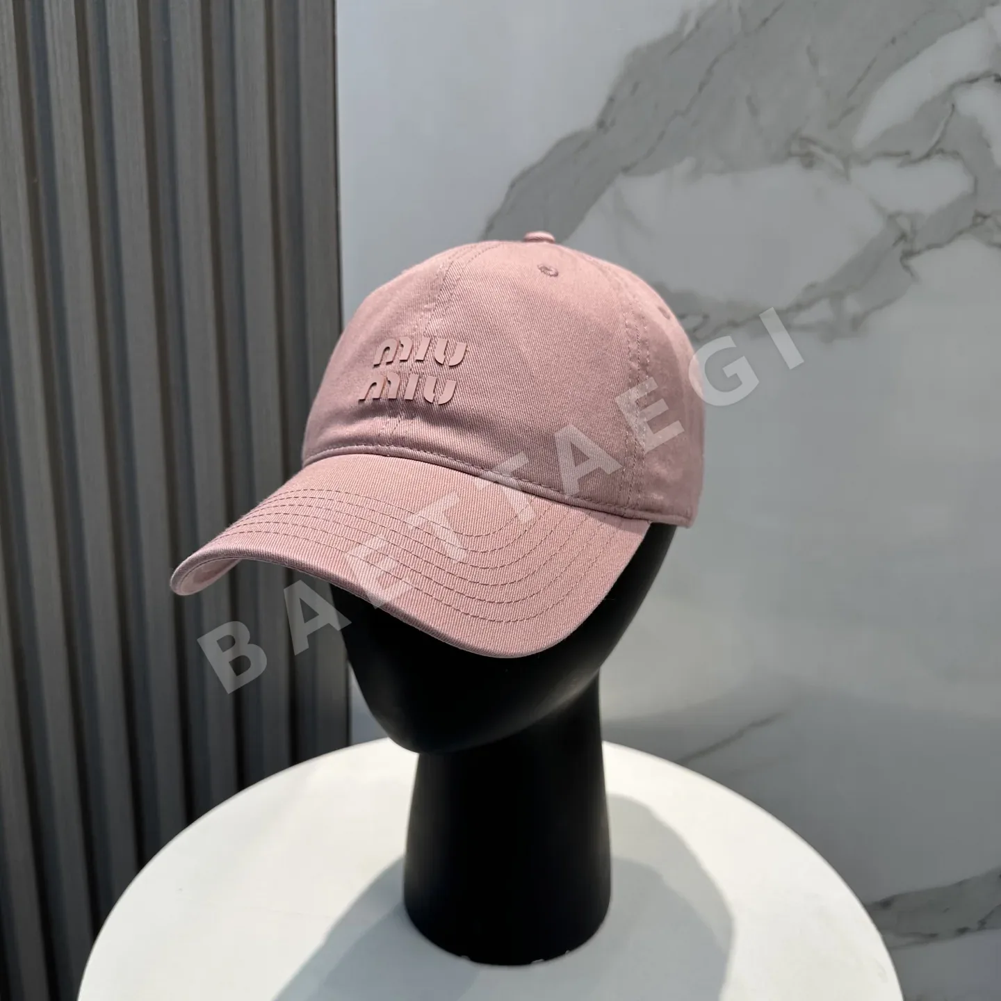 미우미우 컬러 포인트 베이스볼 캡 185820