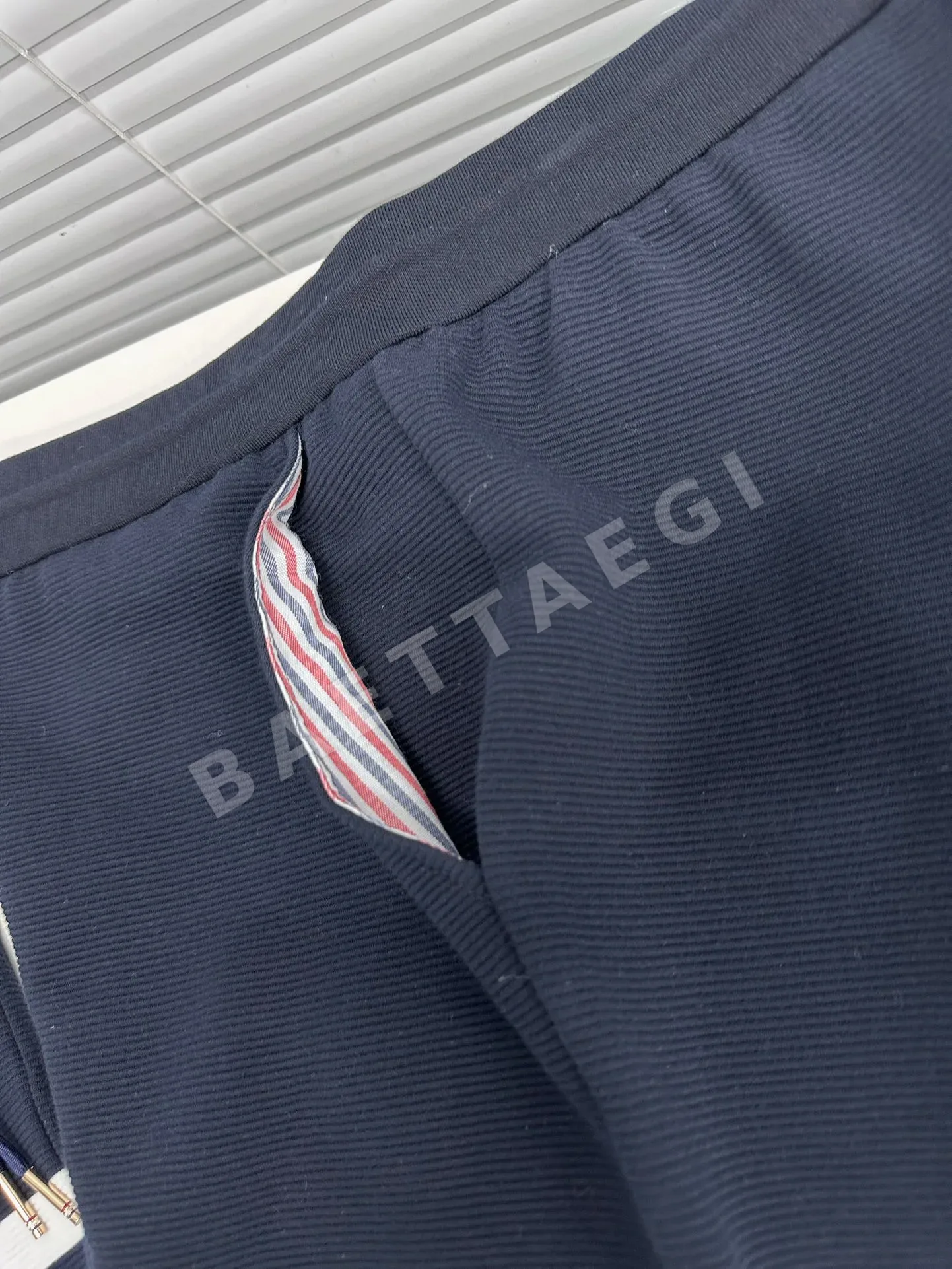 톰브라운 워터 리플 와플 면 반바지 상세 이미지 7