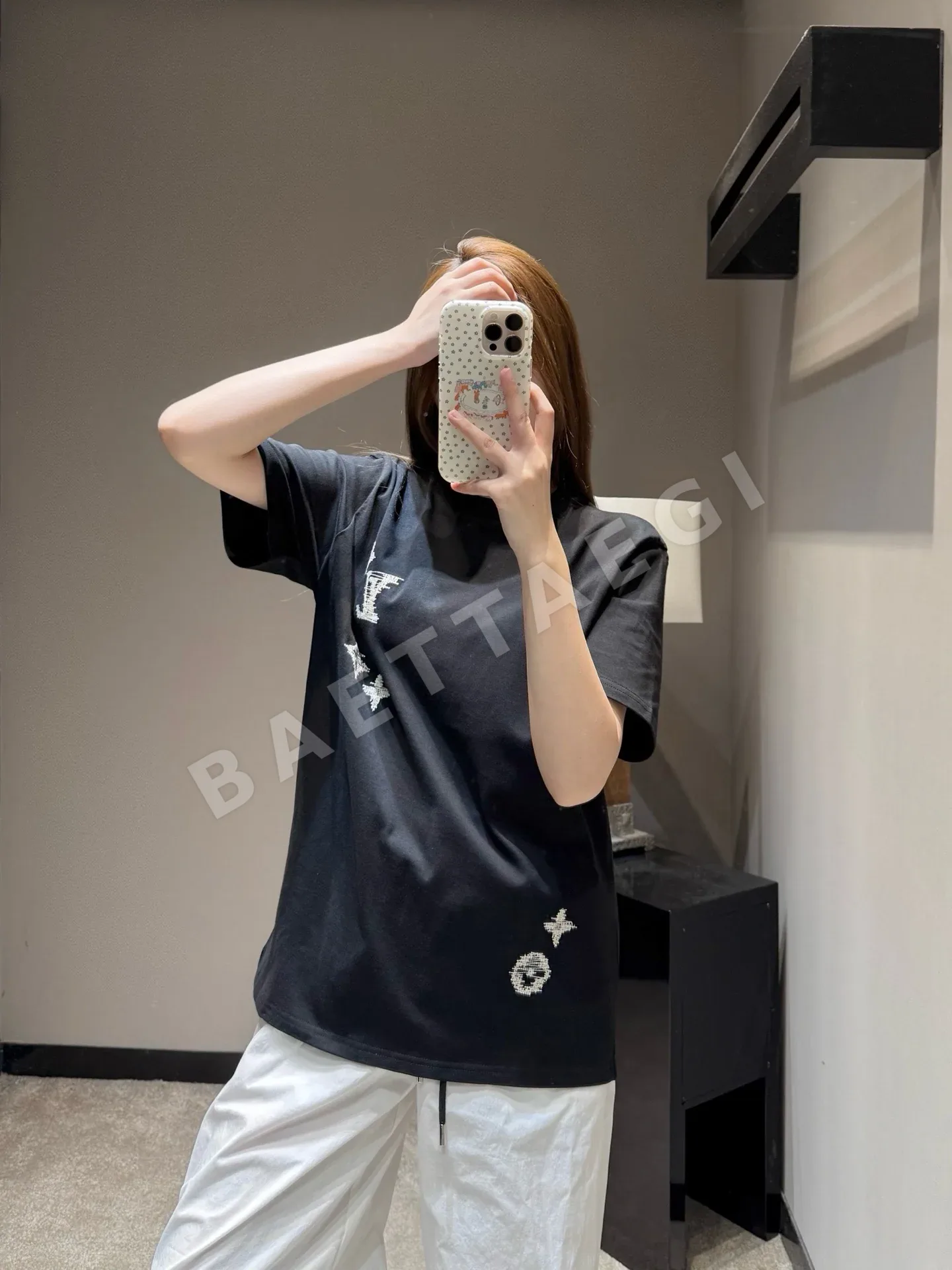 루이비통 헤비 자수 모노그램 여성 반팔 티셔츠 상세 이미지 7