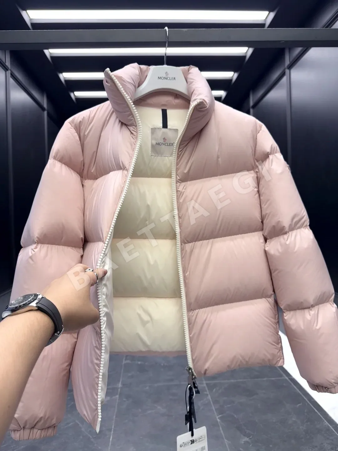 몽클레르 여성용 안테르네 숏 구스 다운 재킷 상세 이미지 7