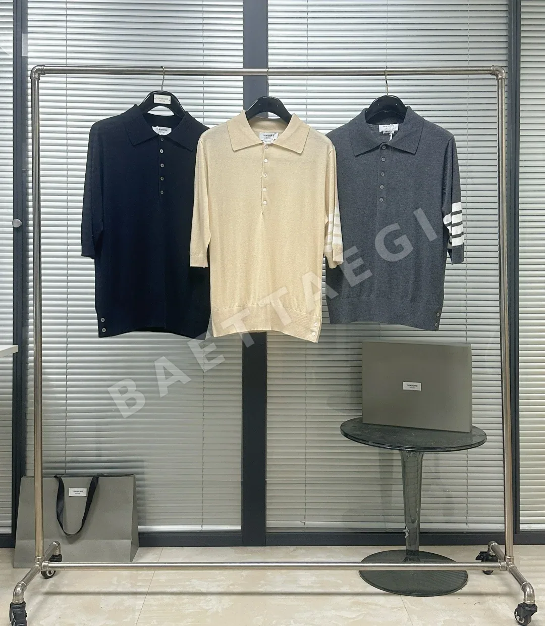 톰브라운 울 반팔 폴로셔츠 142833