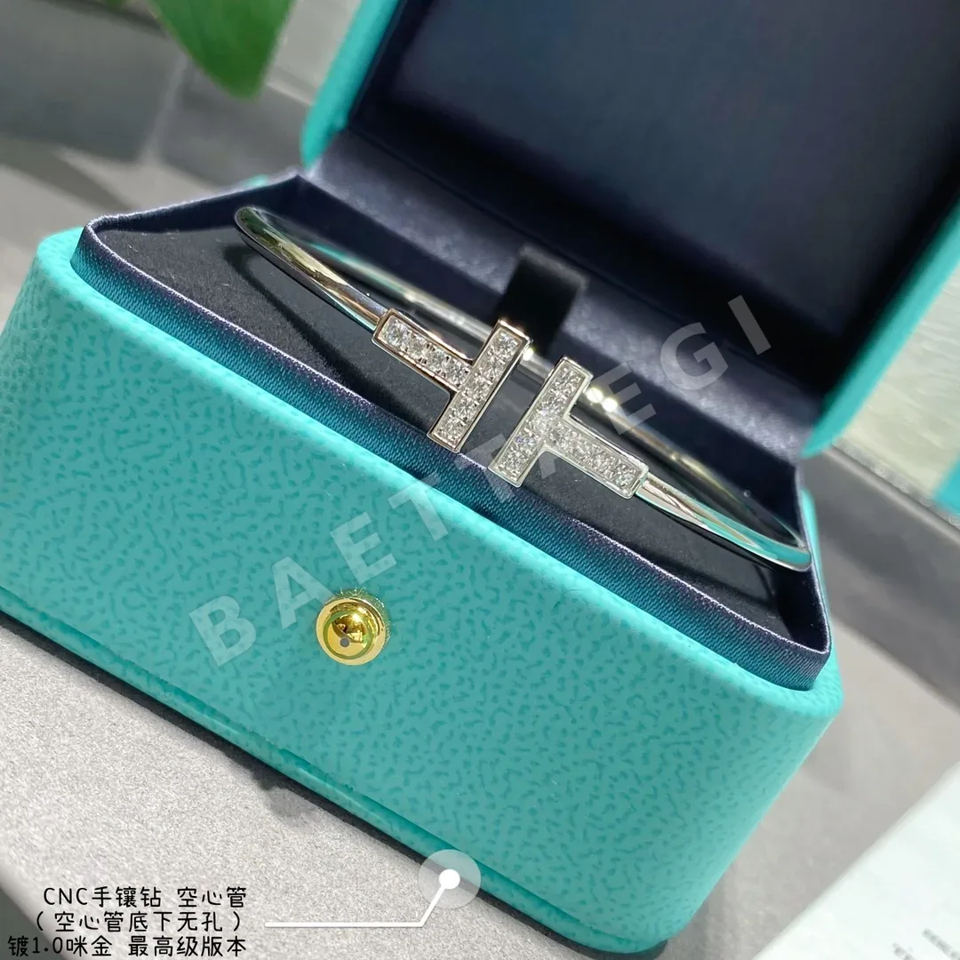 티파니 V자 골드 도금 더블 T 다이아몬드 팔찌 상세 이미지 5