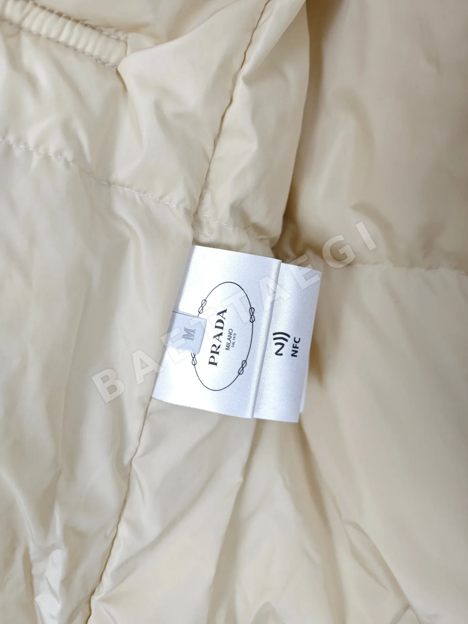 프라다 고밀도 나일론 남성 다운 자켓 상세 이미지 8