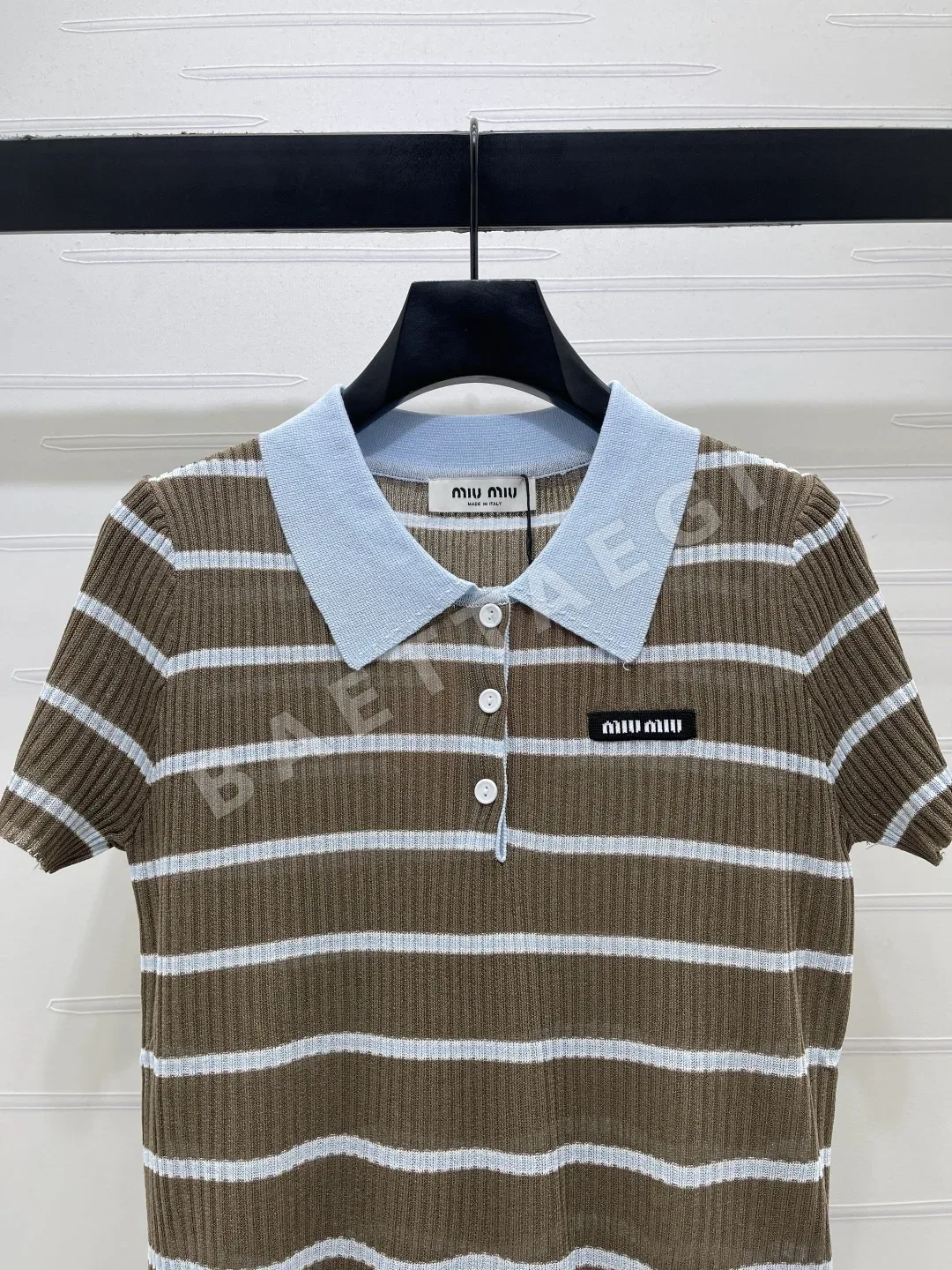 미우미우 스트라이프 니트 턴 카라 반팔 셔츠 상세 이미지 4