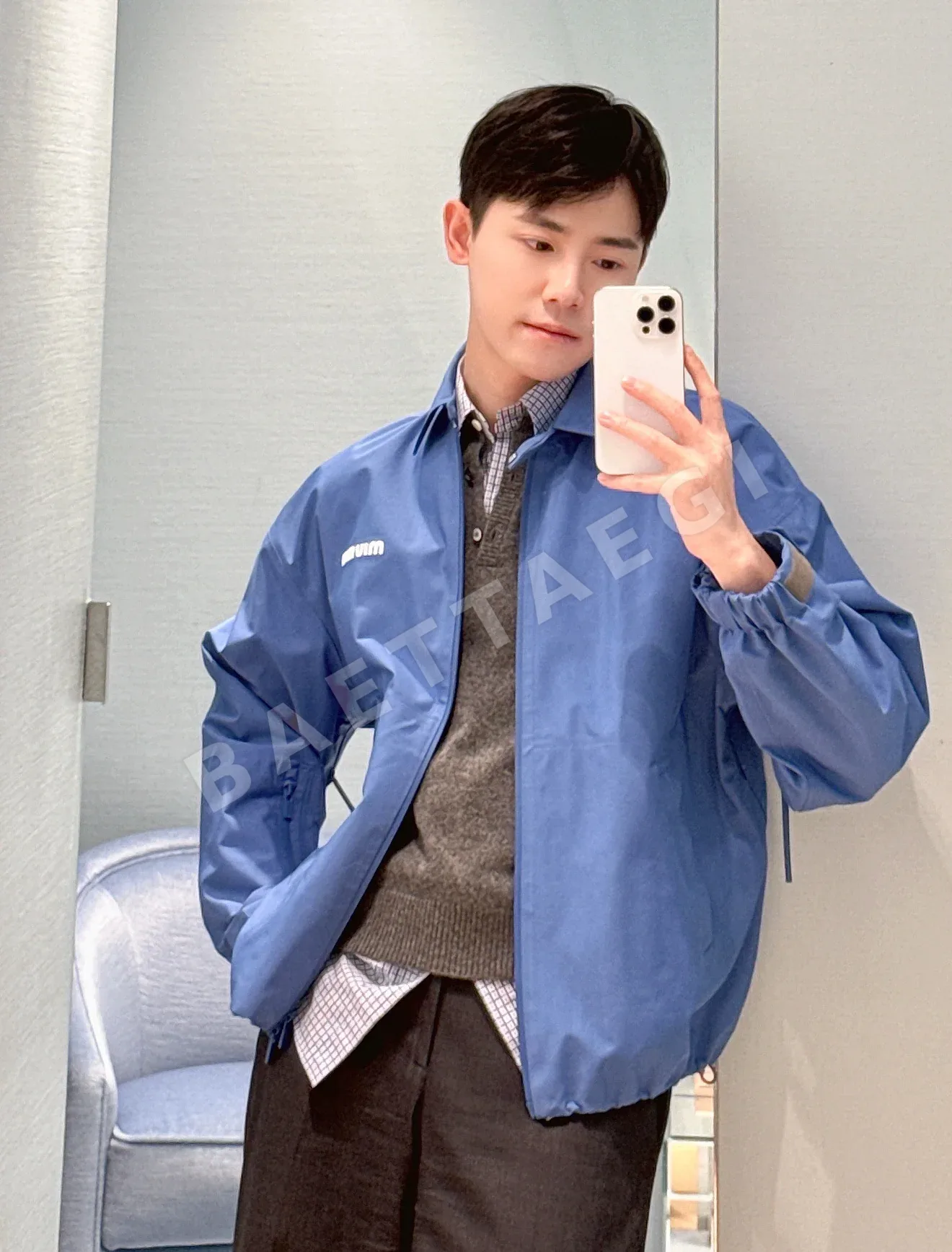 미우미우 컬러 블록 레터링 여성 자켓 상세 이미지 9