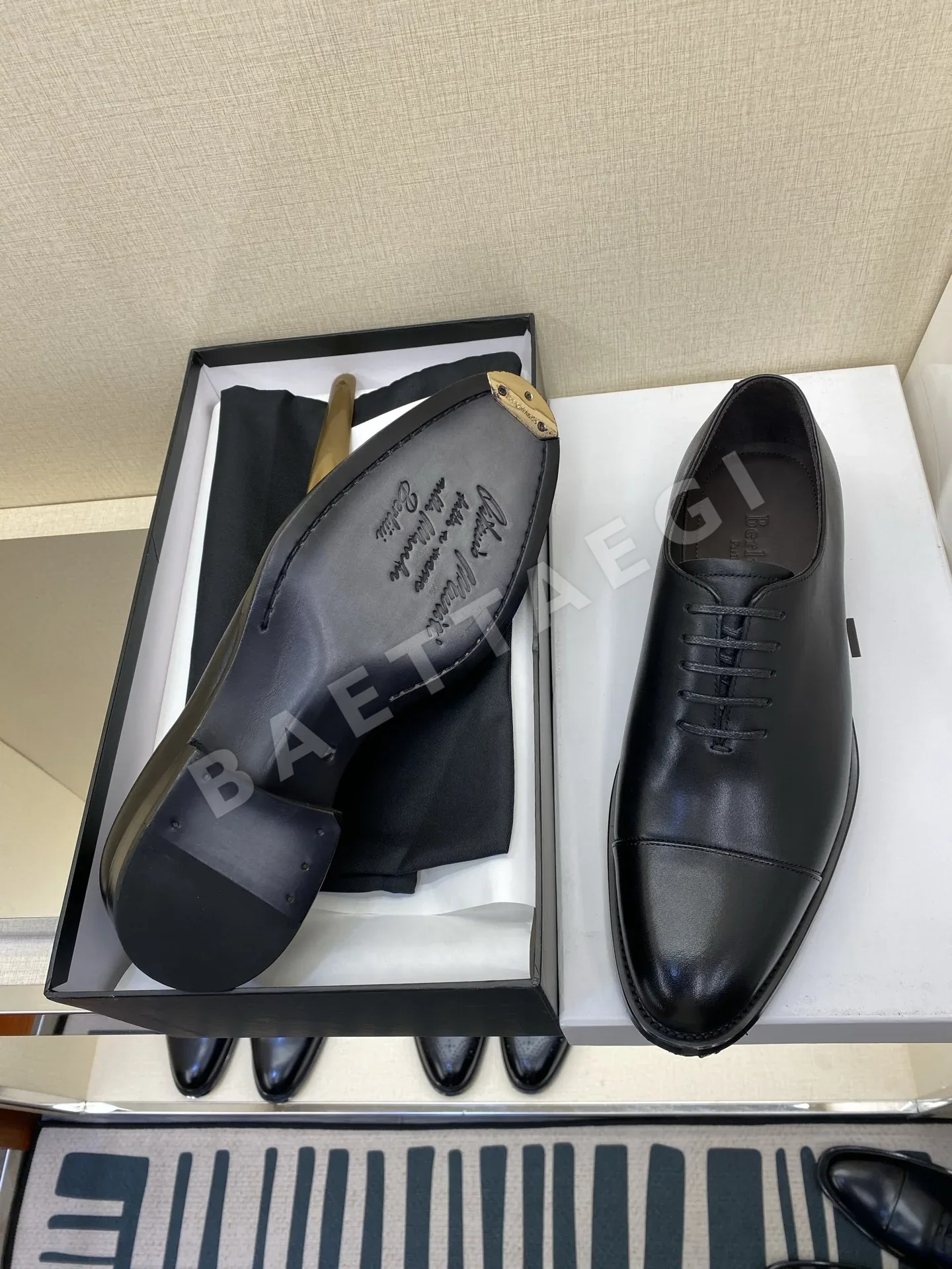 벨루티 로퍼 가죽 하이글로스 상세 이미지 10