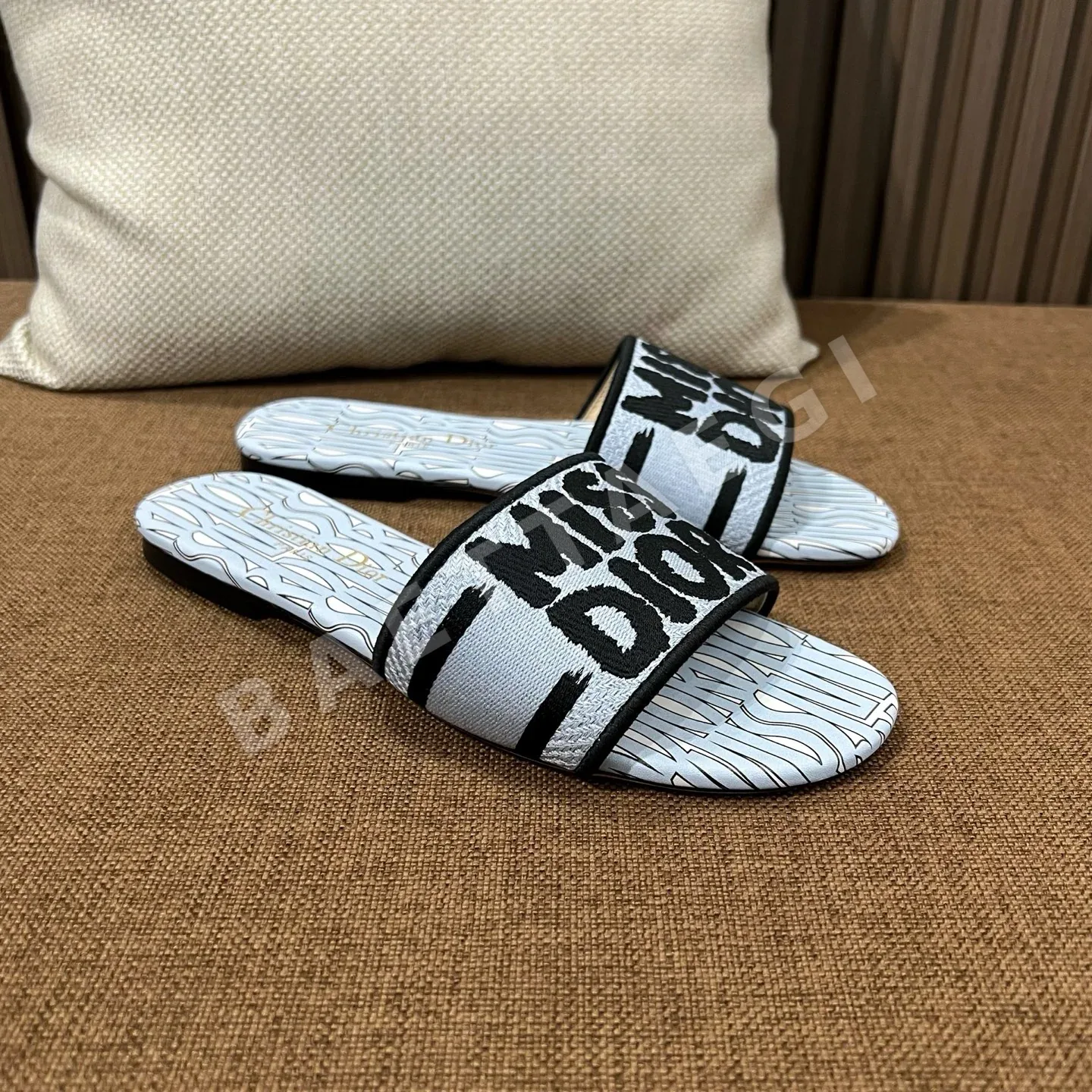 디올 자수 슬리퍼 상세 이미지 6