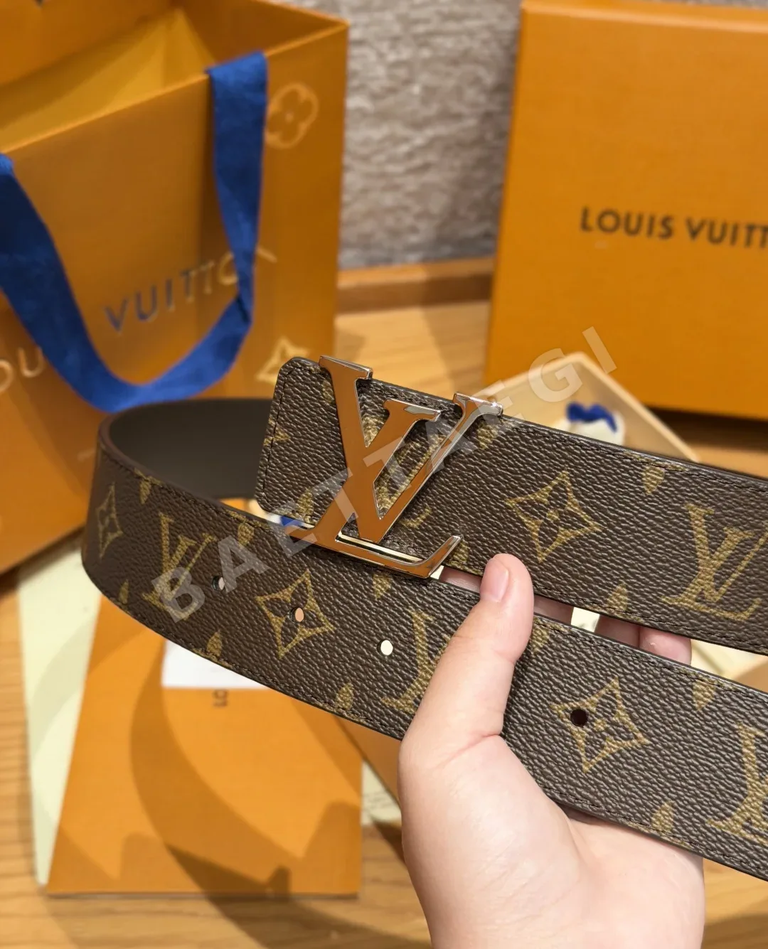 루이비통 모노그램 LV 버클 남성 벨트 상세 이미지 6
