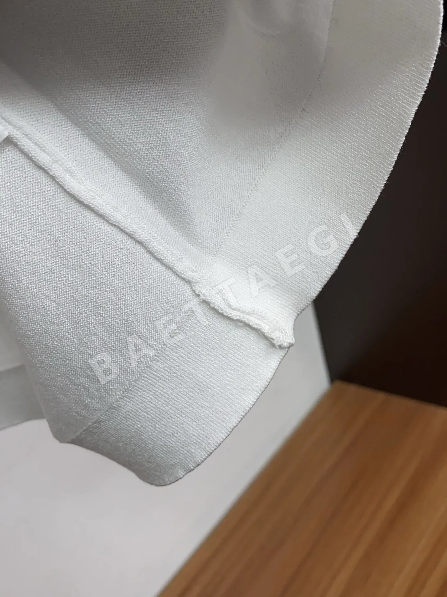루이비통 남성 심플 크루넥 반팔 티셔츠 상세 이미지 6