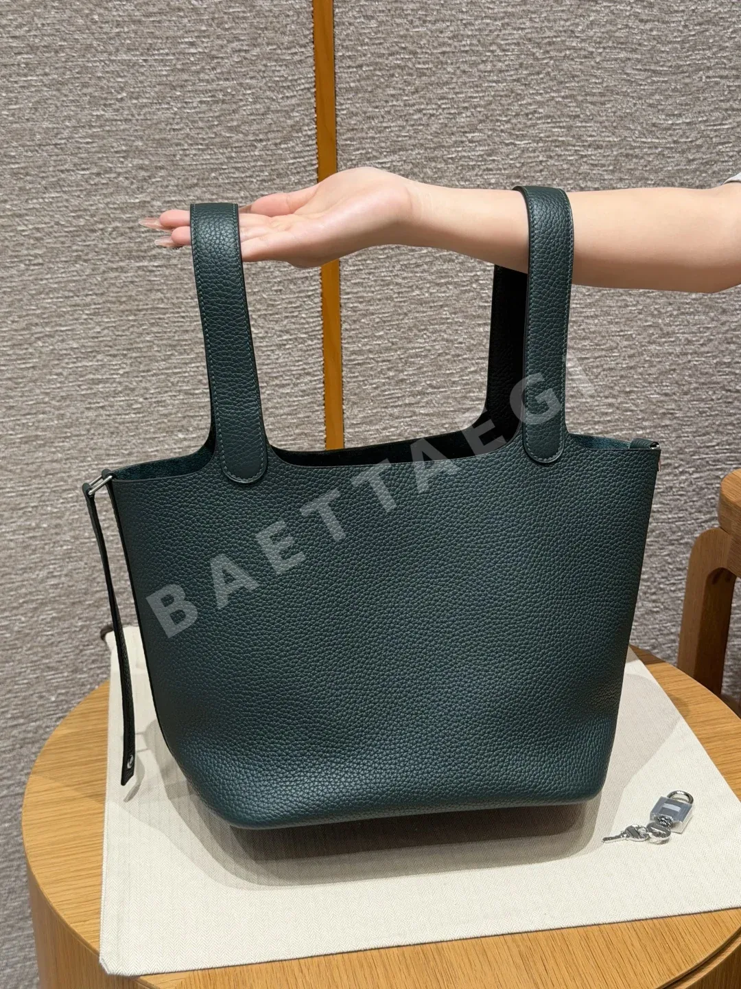 에르메스 피코탄 록 크레망스 가죽 가방 상세 이미지 3