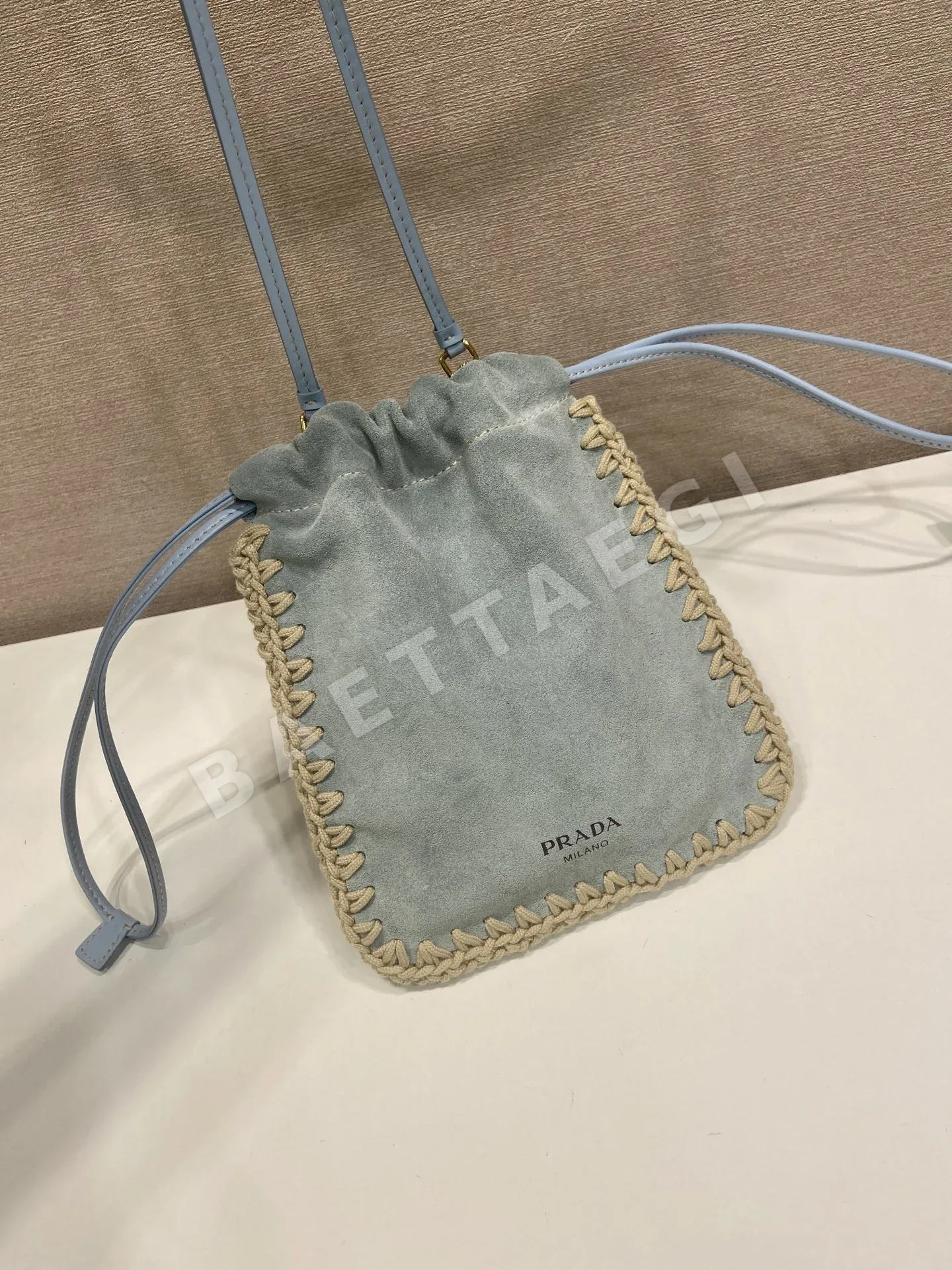프라다 직조 스웨이드 스마트폰 클러치 가방 1ZT092 상세 이미지 3