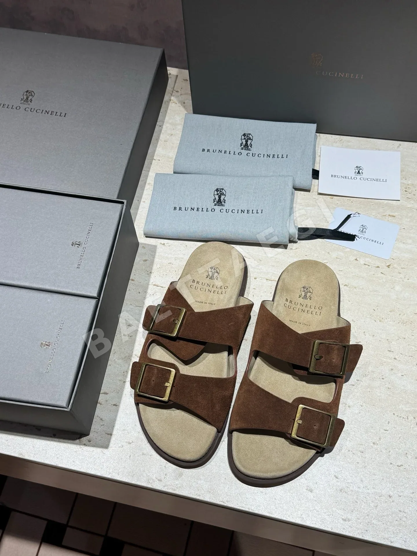 브루넬로쿠치넬리 스웨이드 비치 샌들 상세 이미지 4