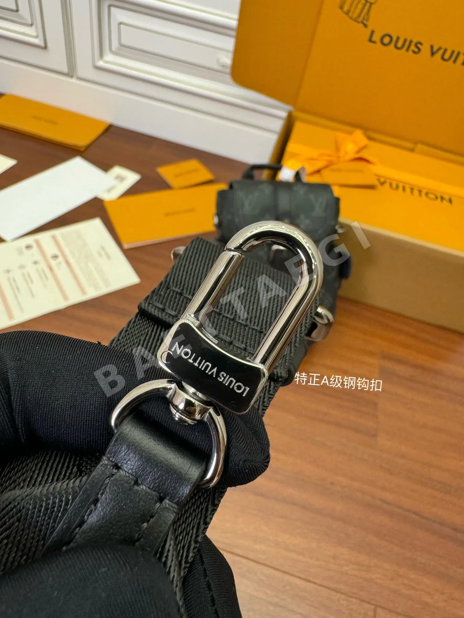 루이비통 M82769 가죽 가방 상세 이미지 4