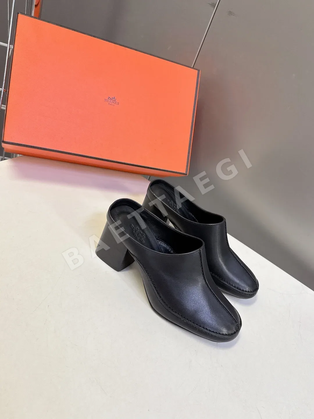 에르메스(Hermès)의 미스터리 70 뮬 상세 이미지 2