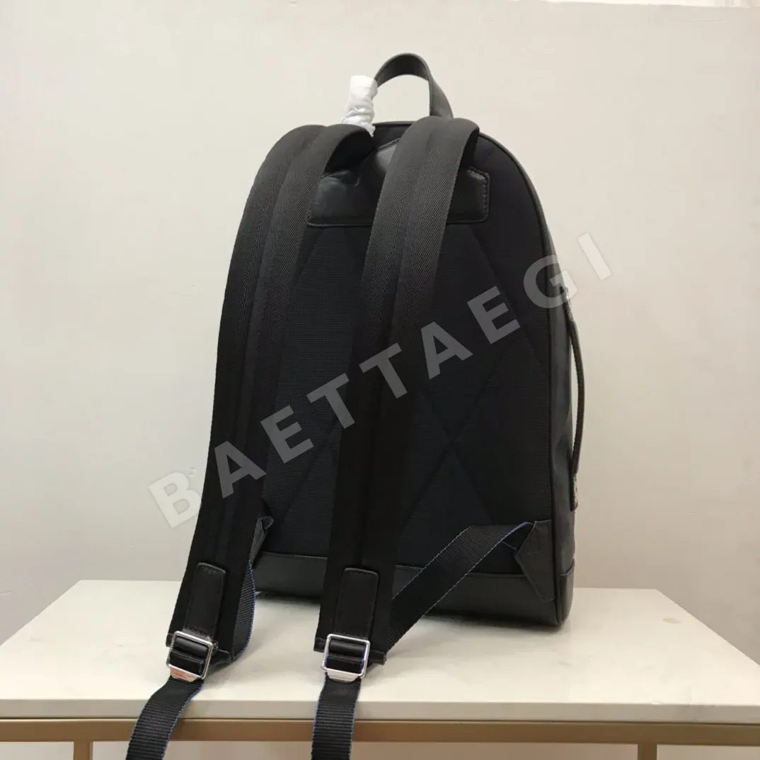 버버리 런던 체크 가죽 백팩 상세 이미지 4