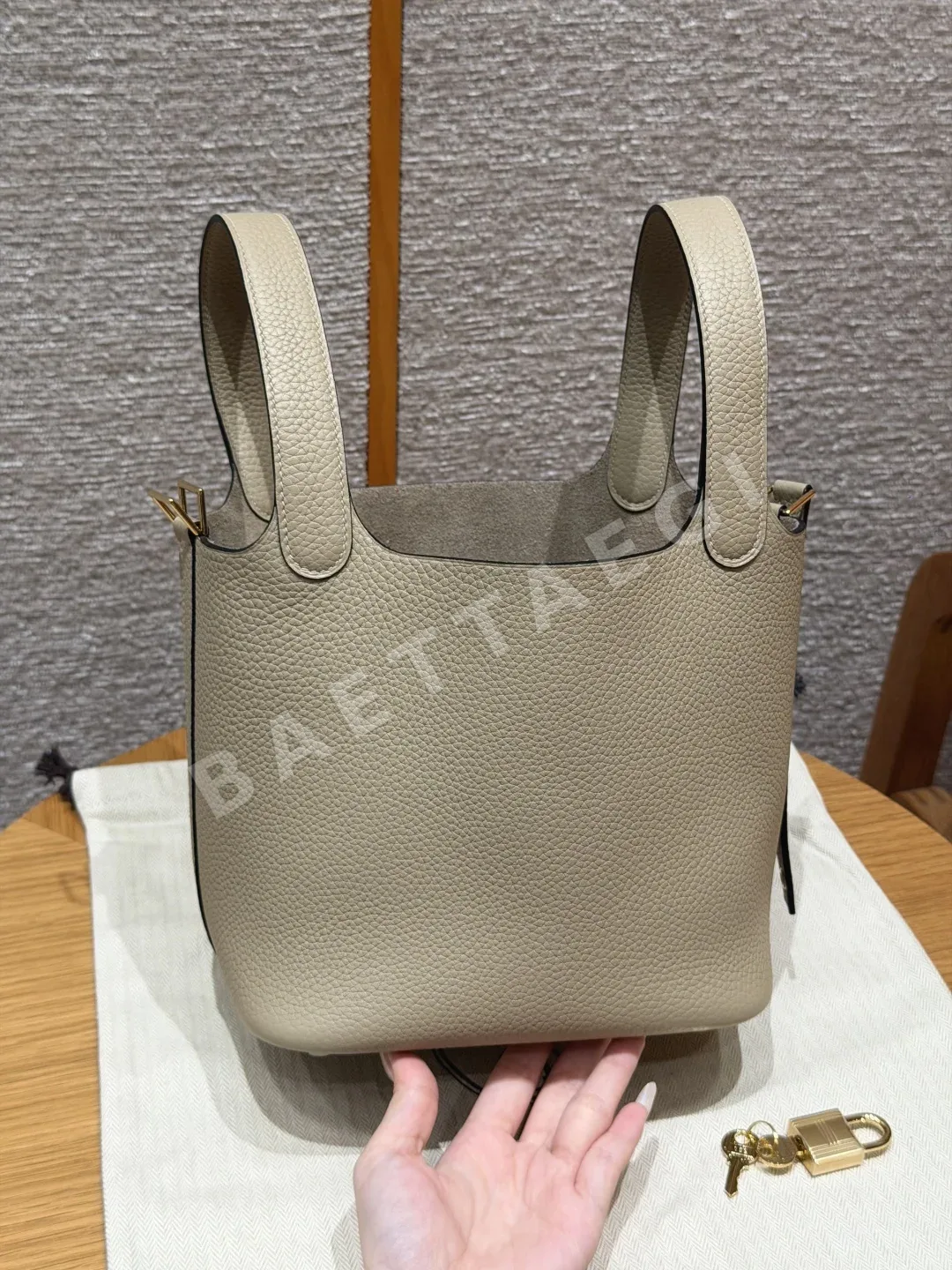 에르메스 피코탄 록 크레망스 가죽 가방 상세 이미지 3