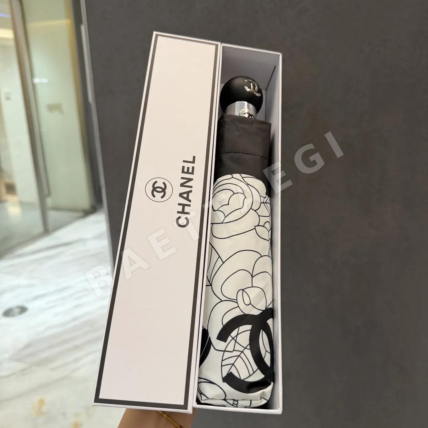 샤넬 삼단 자동 접이식 우산 85441
