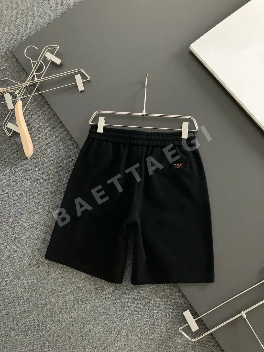 루이비통 남성 자수 반바지 상세 이미지 3