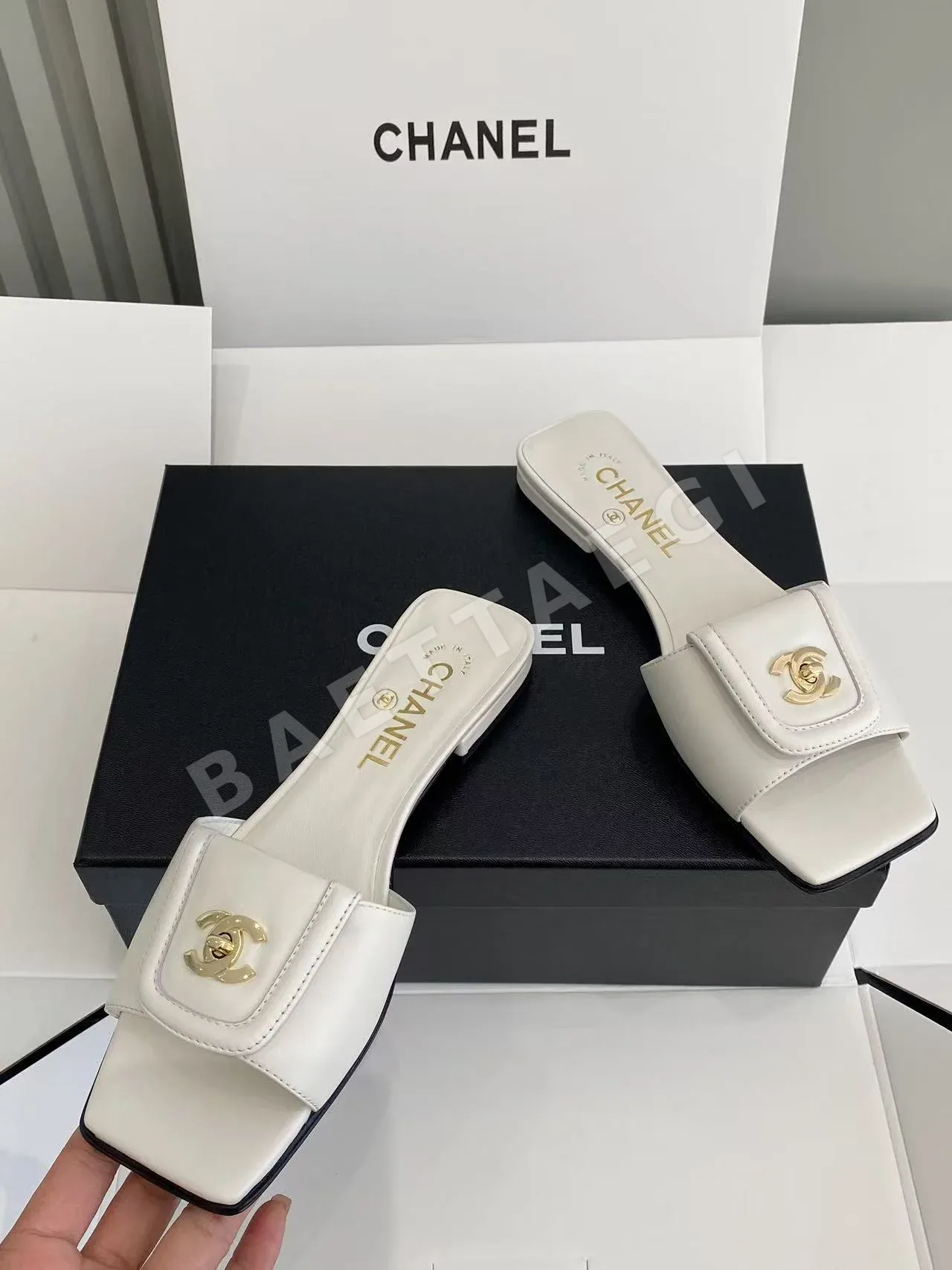 샤넬 더블 C 버클 스퀘어토 플랫 샌들 상세 이미지 3