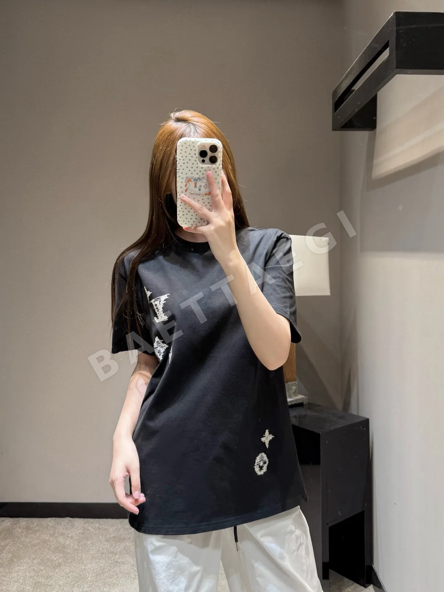루이비통 헤비 자수 모노그램 여성 반팔 티셔츠 상세 이미지 9