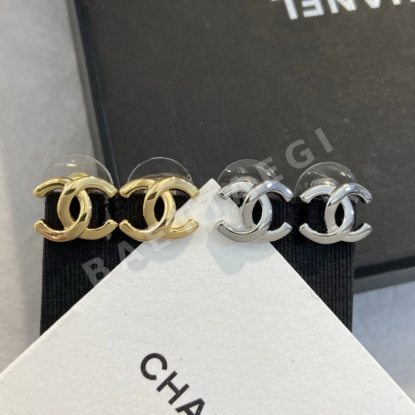 샤넬 더블 C 스터드 금속 귀걸이 상세 이미지 2