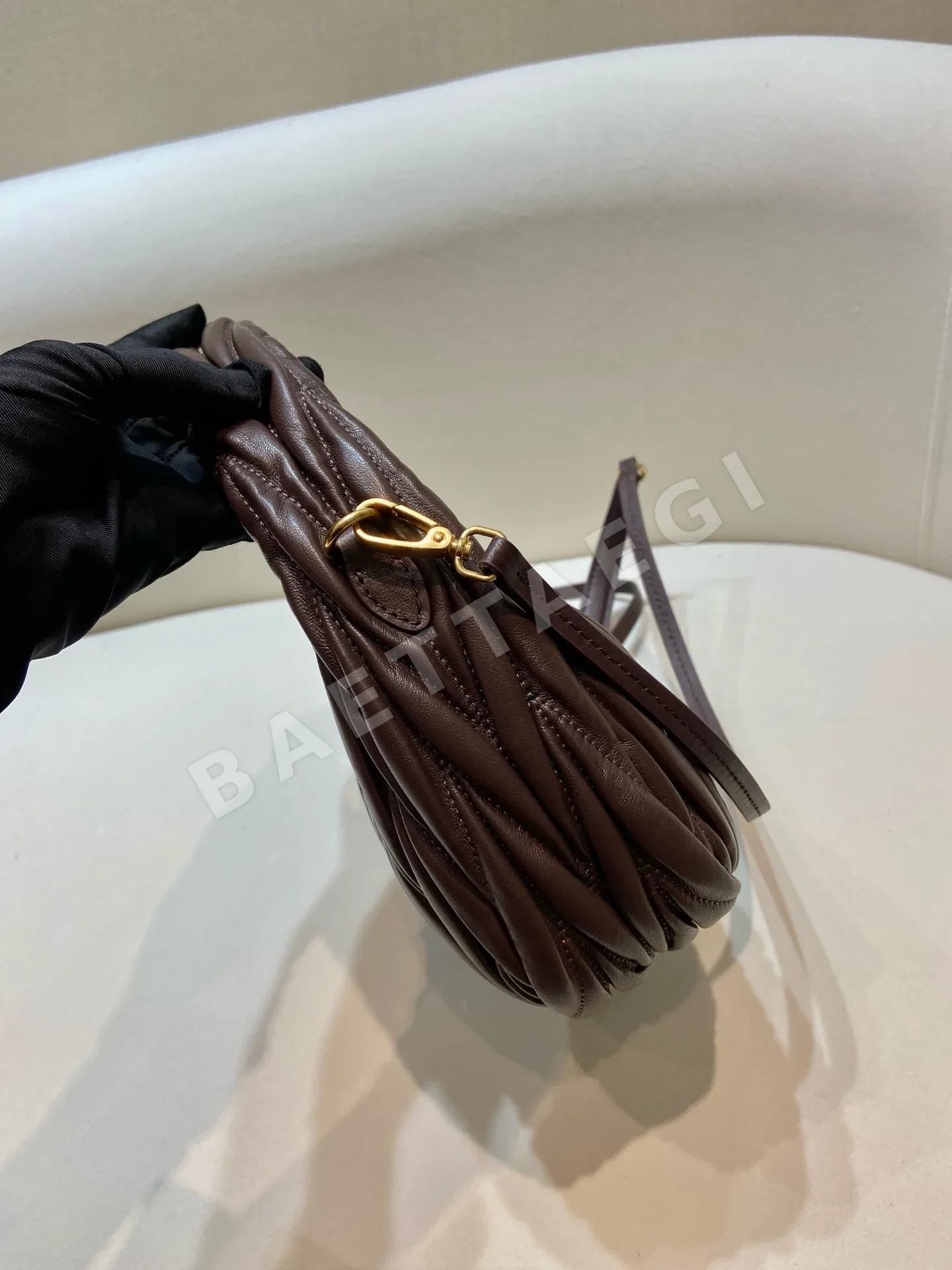 미우미우 램스킨 플리츠 호보백 5BB125 상세 이미지 5