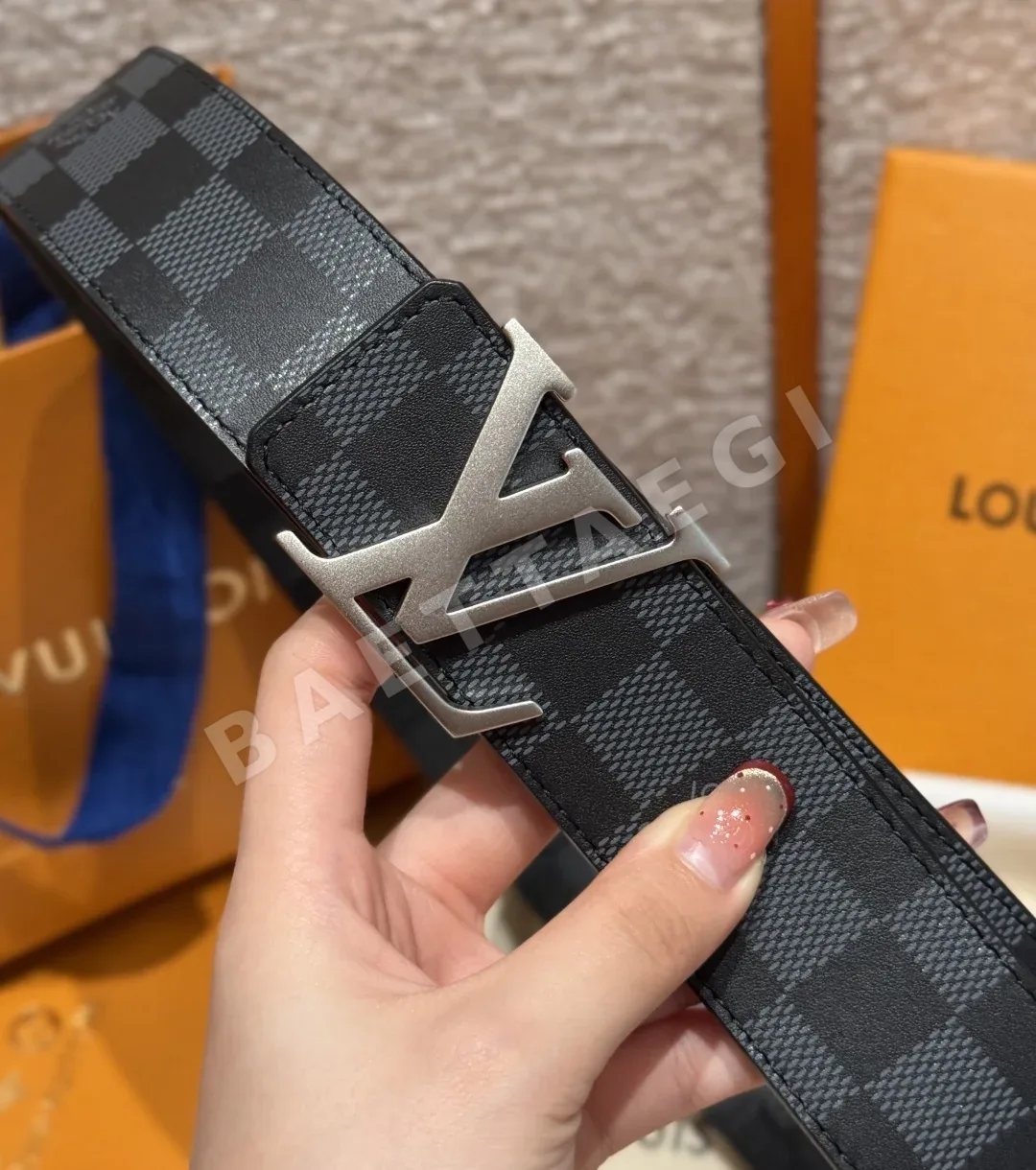 루이비통 이니셜 40mm 리버서블 가죽 벨트 상세 이미지 4