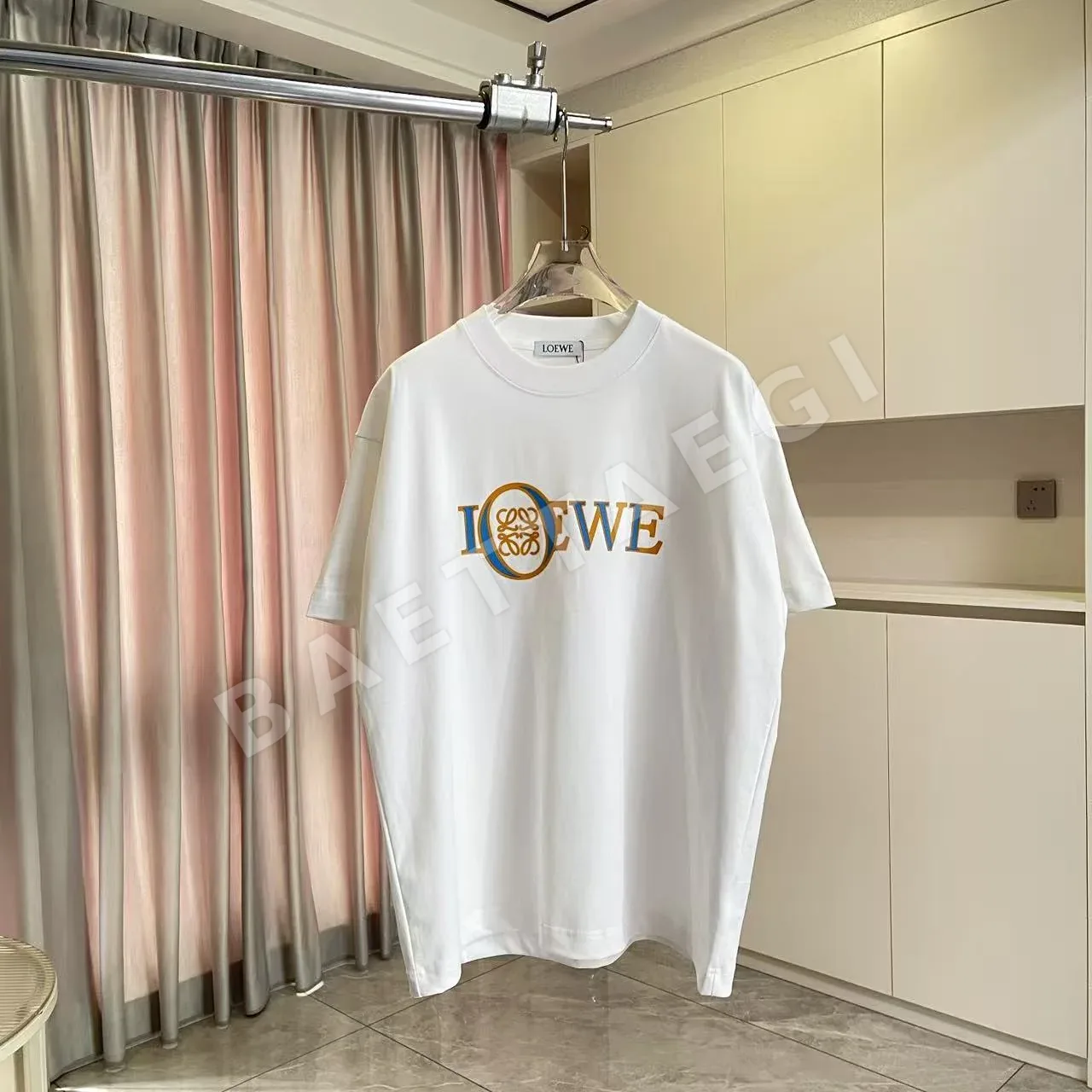 로에베 3D 실리콘 레터 로고 남여공용 반팔 티셔츠 52180