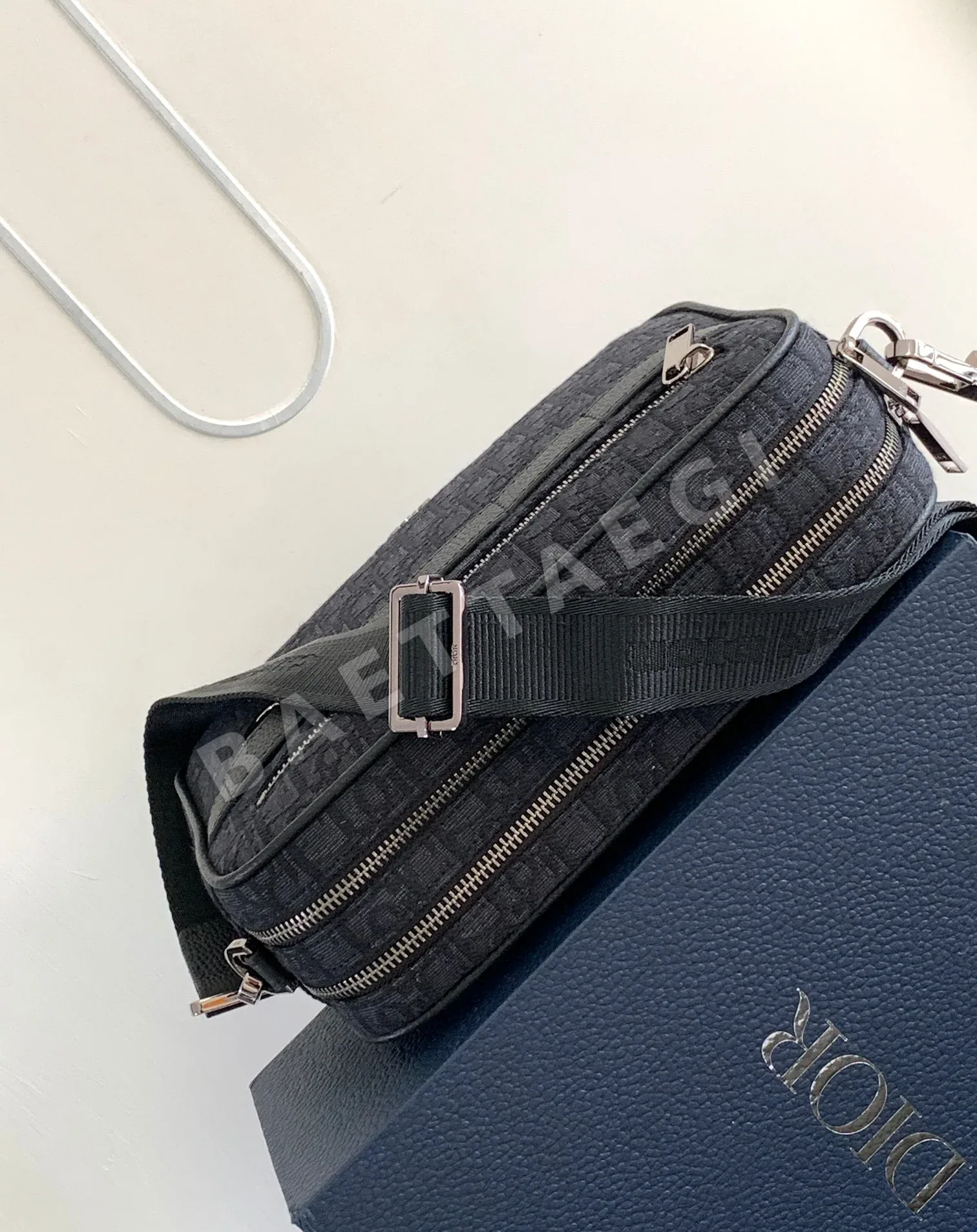 디올 사파리 메신저 가방 상세 이미지 7