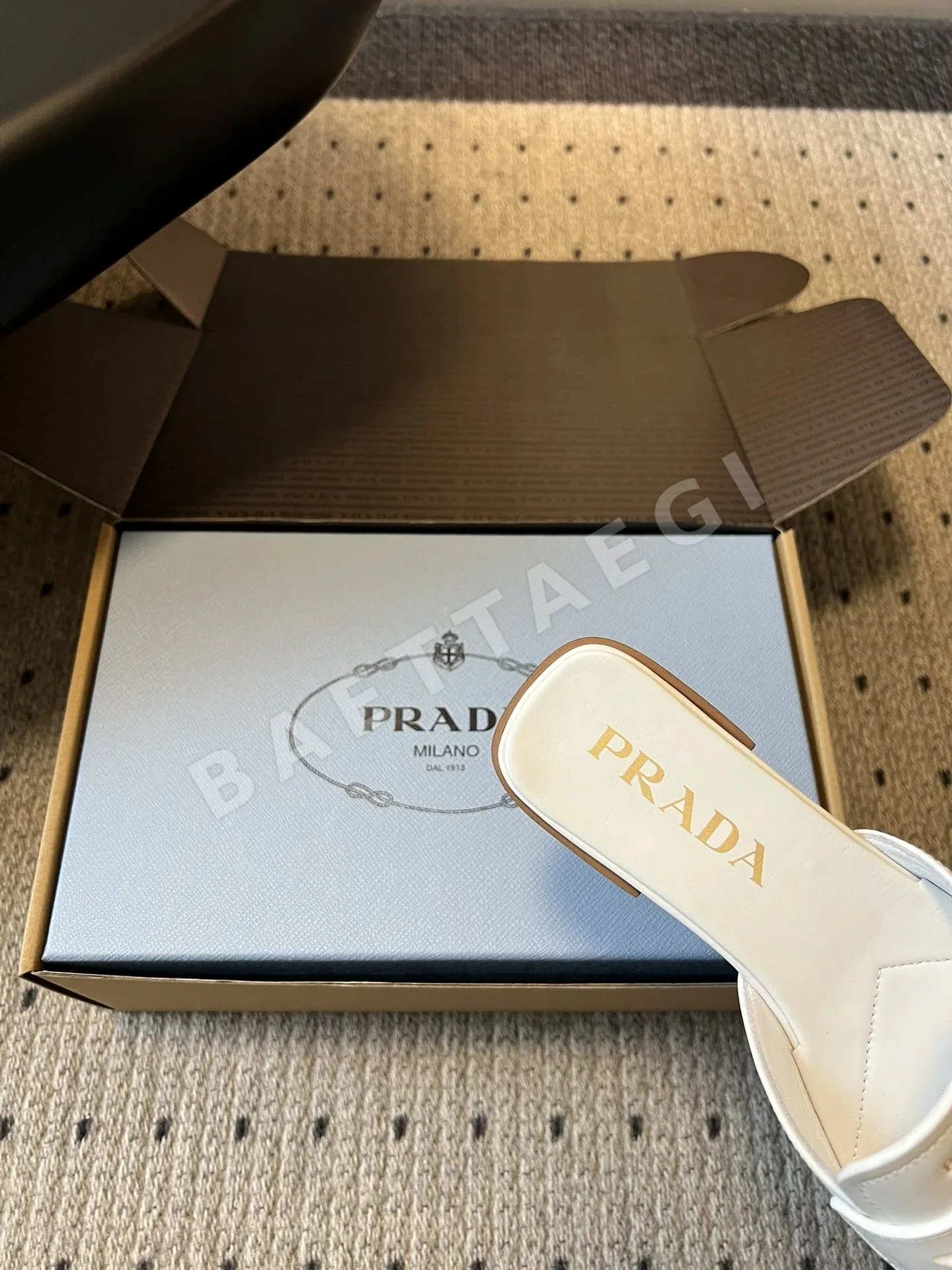 프라다 뉴스퀘어 토 슬립온 샌들 상세 이미지 8