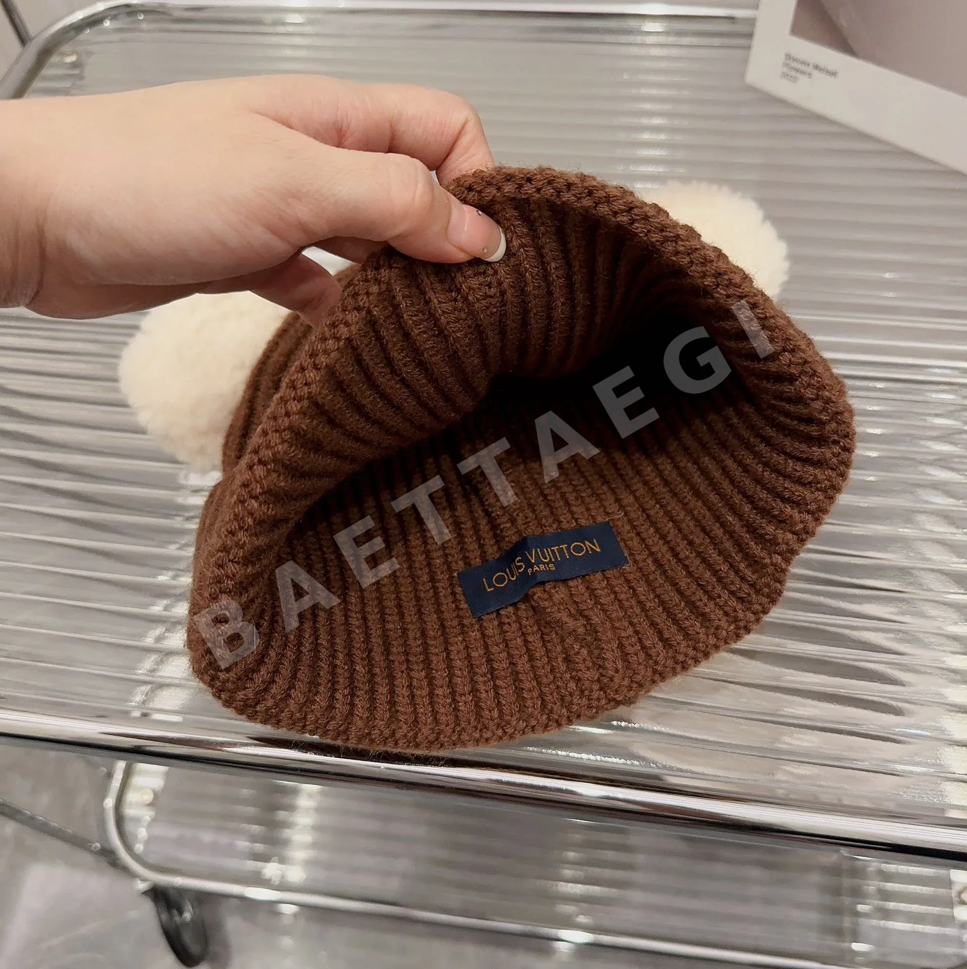 루이비통 네 잎 클로버 장식 니트 비니 상세 이미지 5