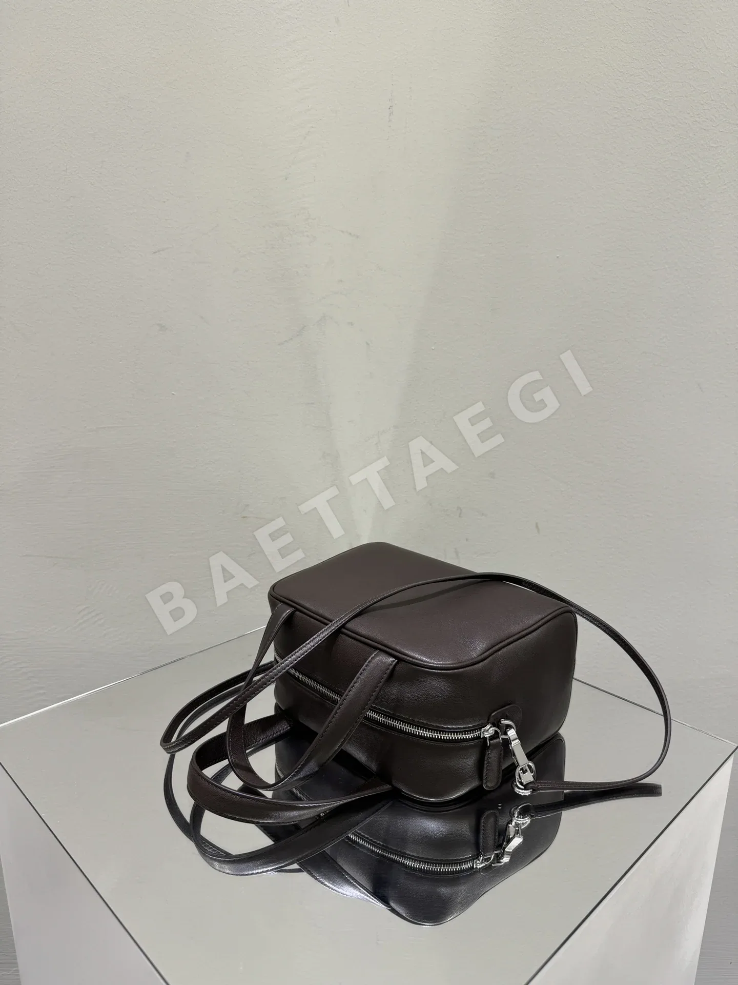 더로우 램스킨 미니 사각백 상세 이미지 4