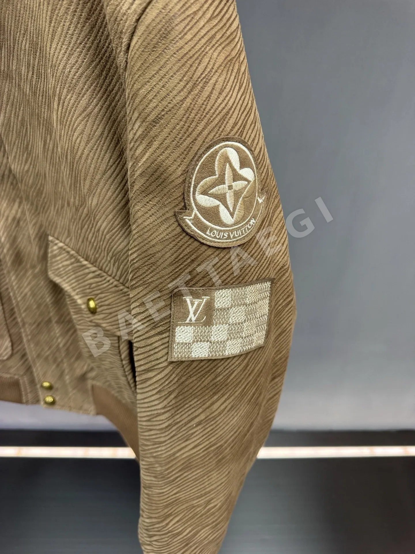 루이비통 트윌 텍스처드 램스킨 보머 자켓 상세 이미지 5
