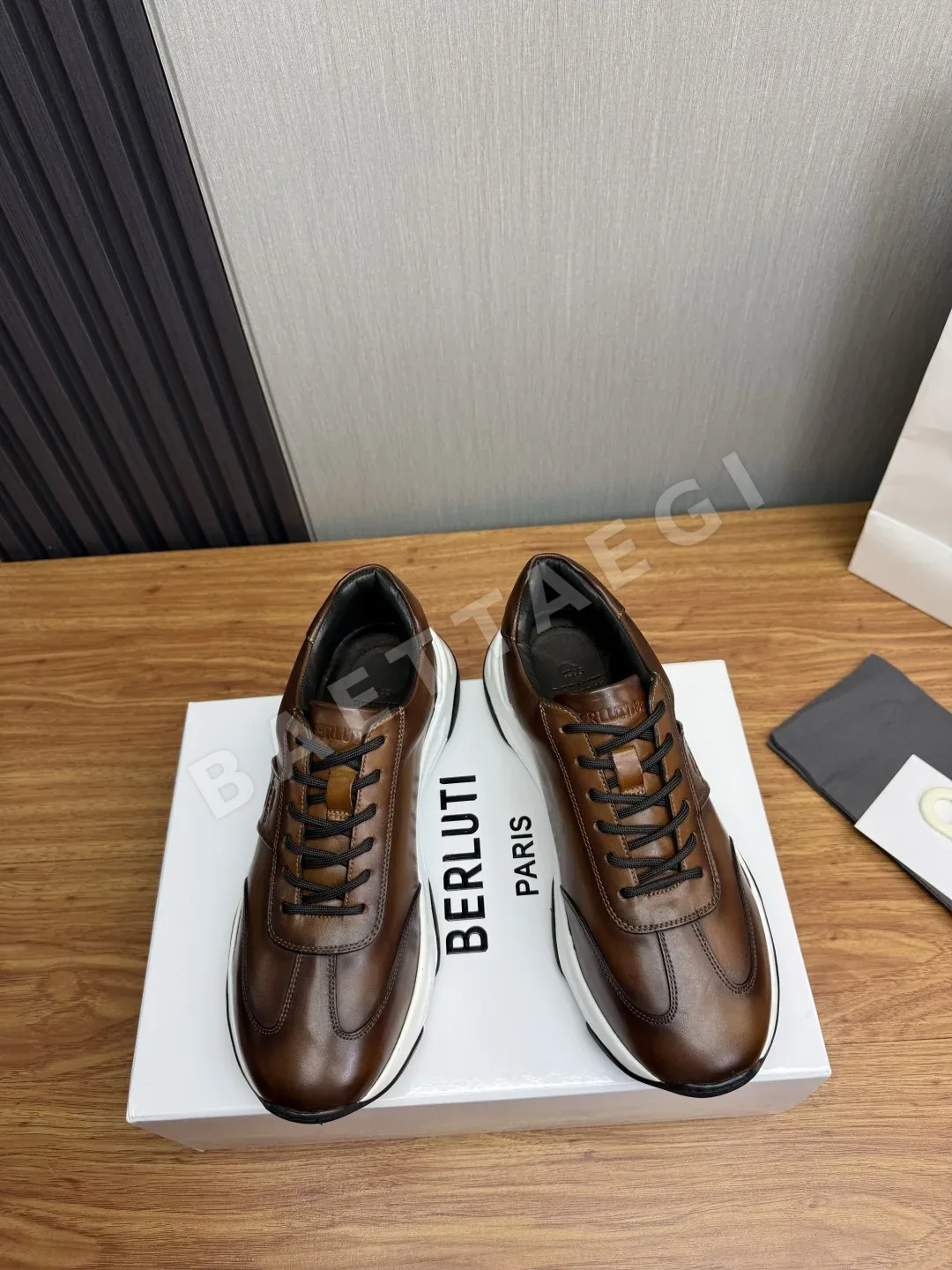 벨루티 수입 카프스킨 남성 캐주얼 신발 상세 이미지 2