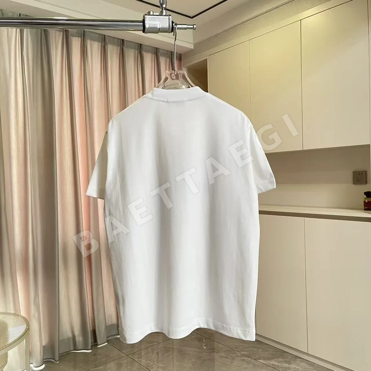 몽클레르 로고 플로키 가공 반팔 티셔츠 상세 이미지 7