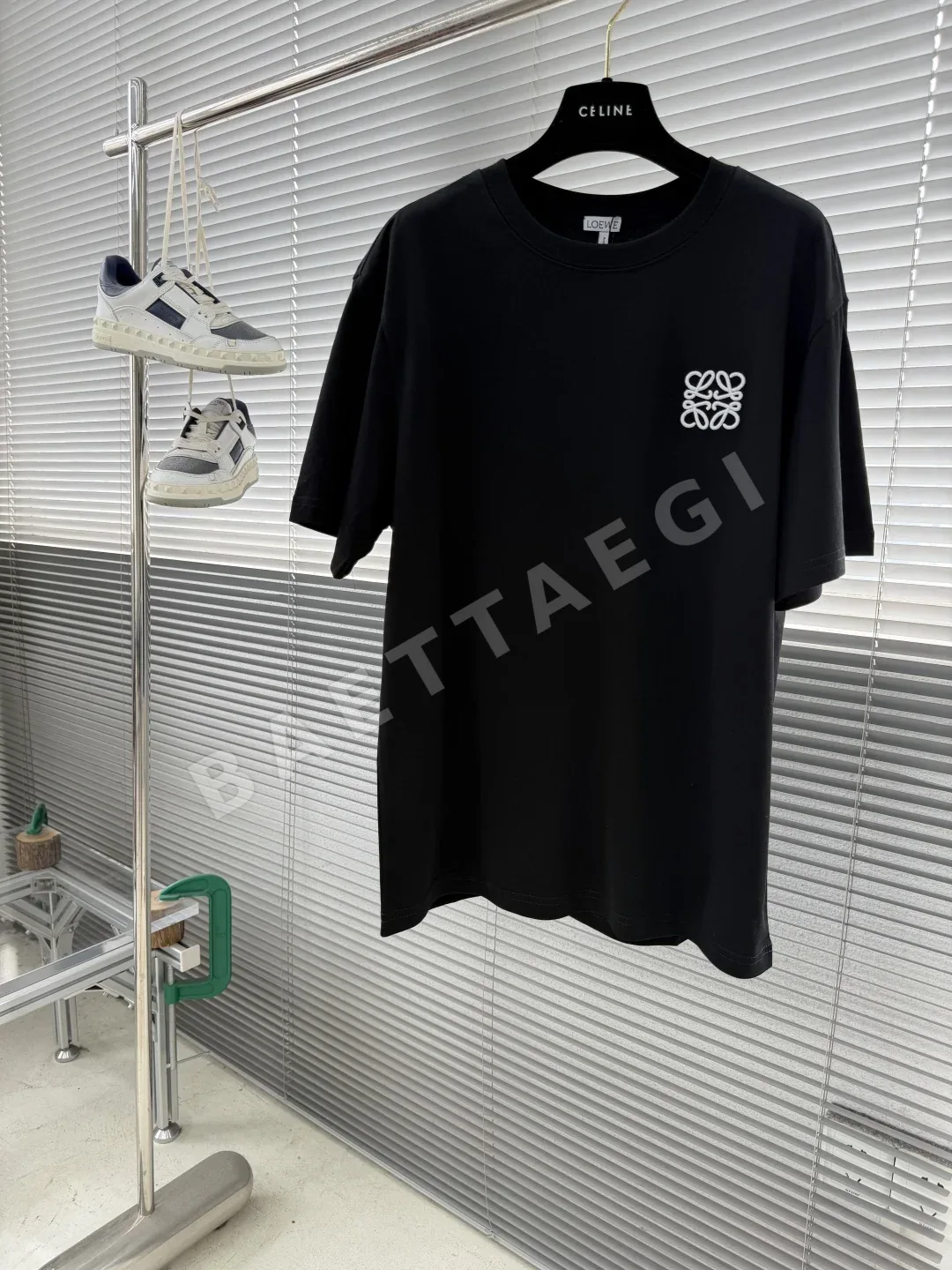 로에베 로고 코튼 라운드넥 반팔 티셔츠 상세 이미지 1