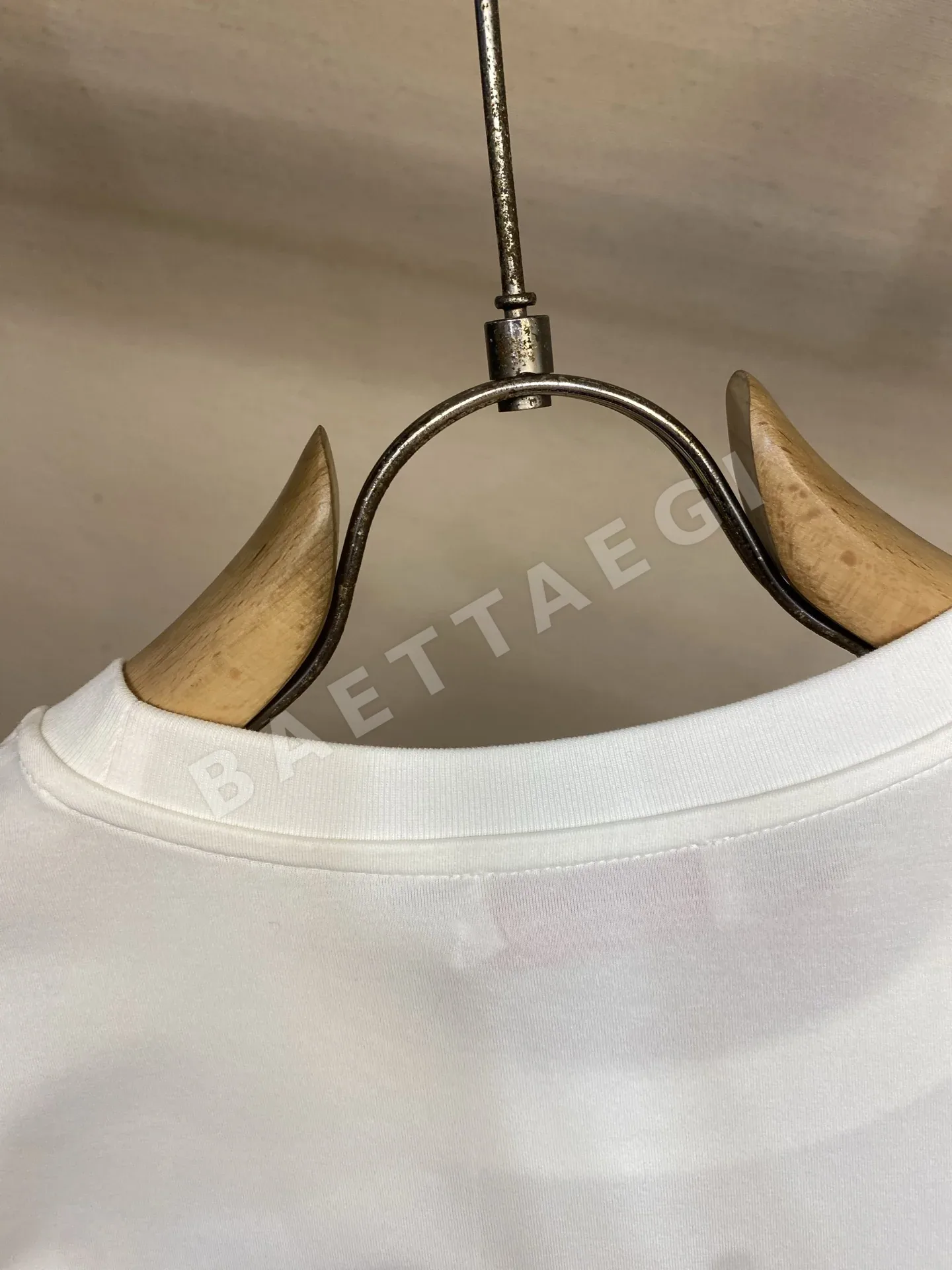 발렌티노 레터 프린트 남성 반팔 티셔츠 상세 이미지 9
