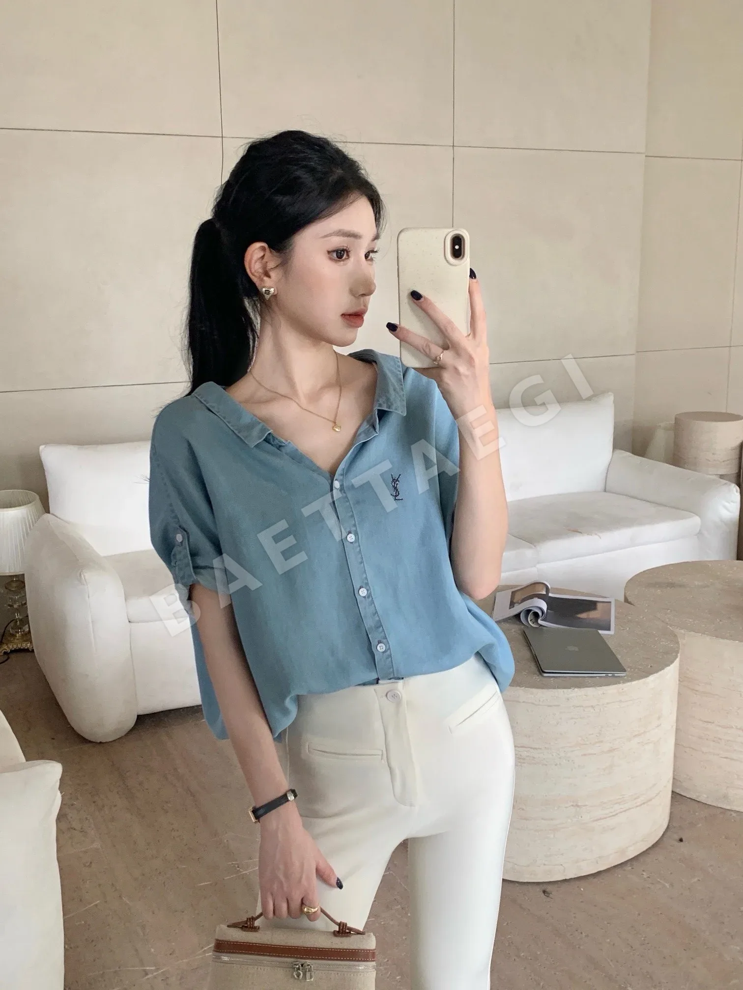 생로랑 여성 라이트 블루 데님 반팔 티셔츠 103382