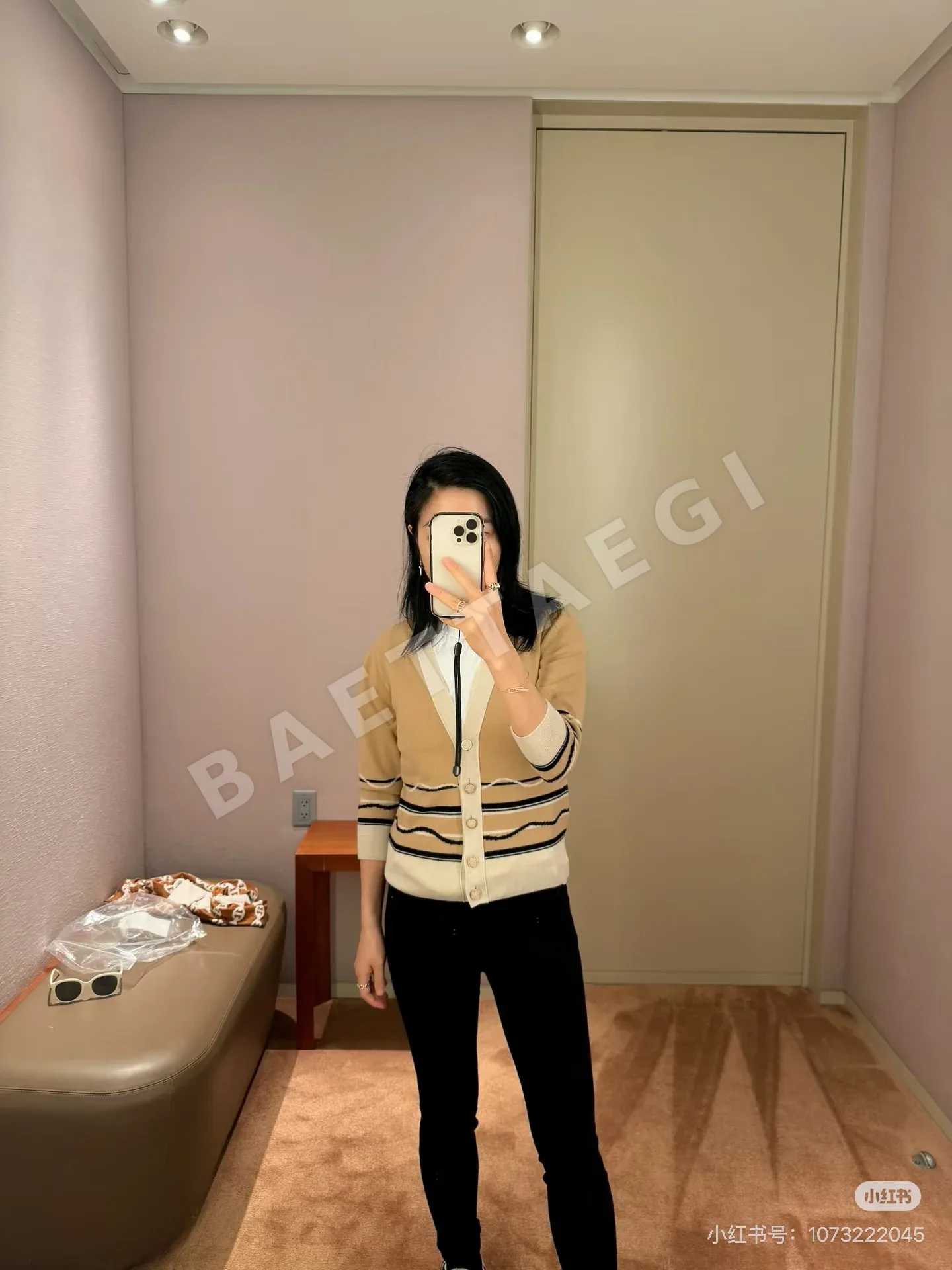 에르메스 V넥 캐시미어 가디건 114755