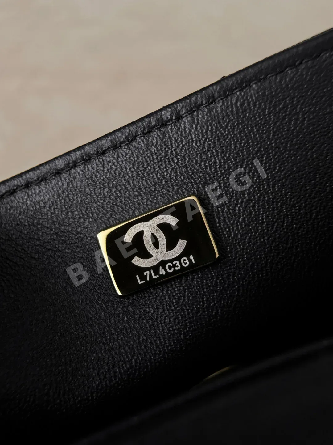 샤넬 미니 블랙 캐비어 금장 핸들백 상세 이미지 7