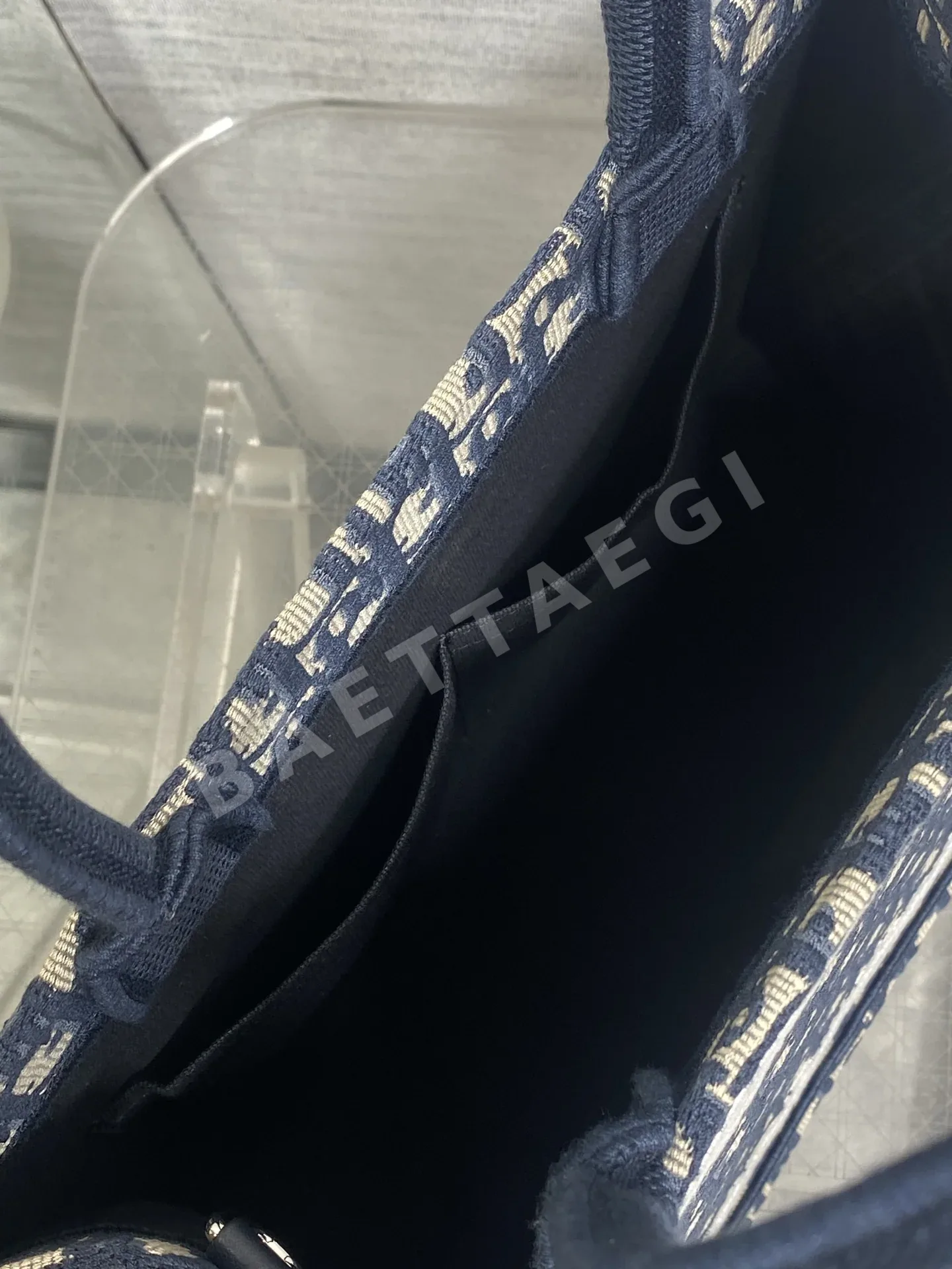 디올 오블리크 프린트 레이스 미디엄 북토트 가방 상세 이미지 8