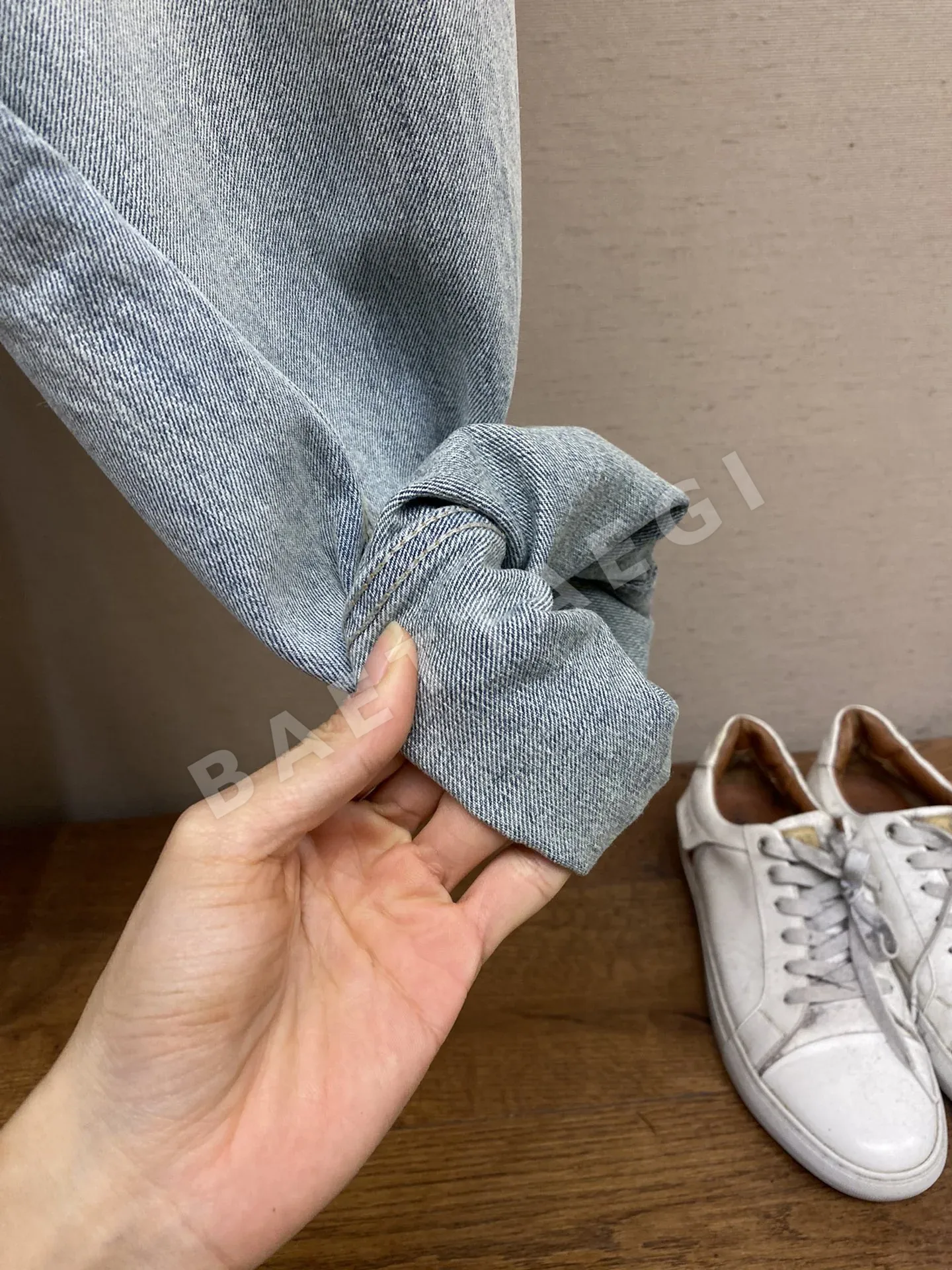 루이비통 LV 로고 자수 와이드 데님 바지 상세 이미지 8