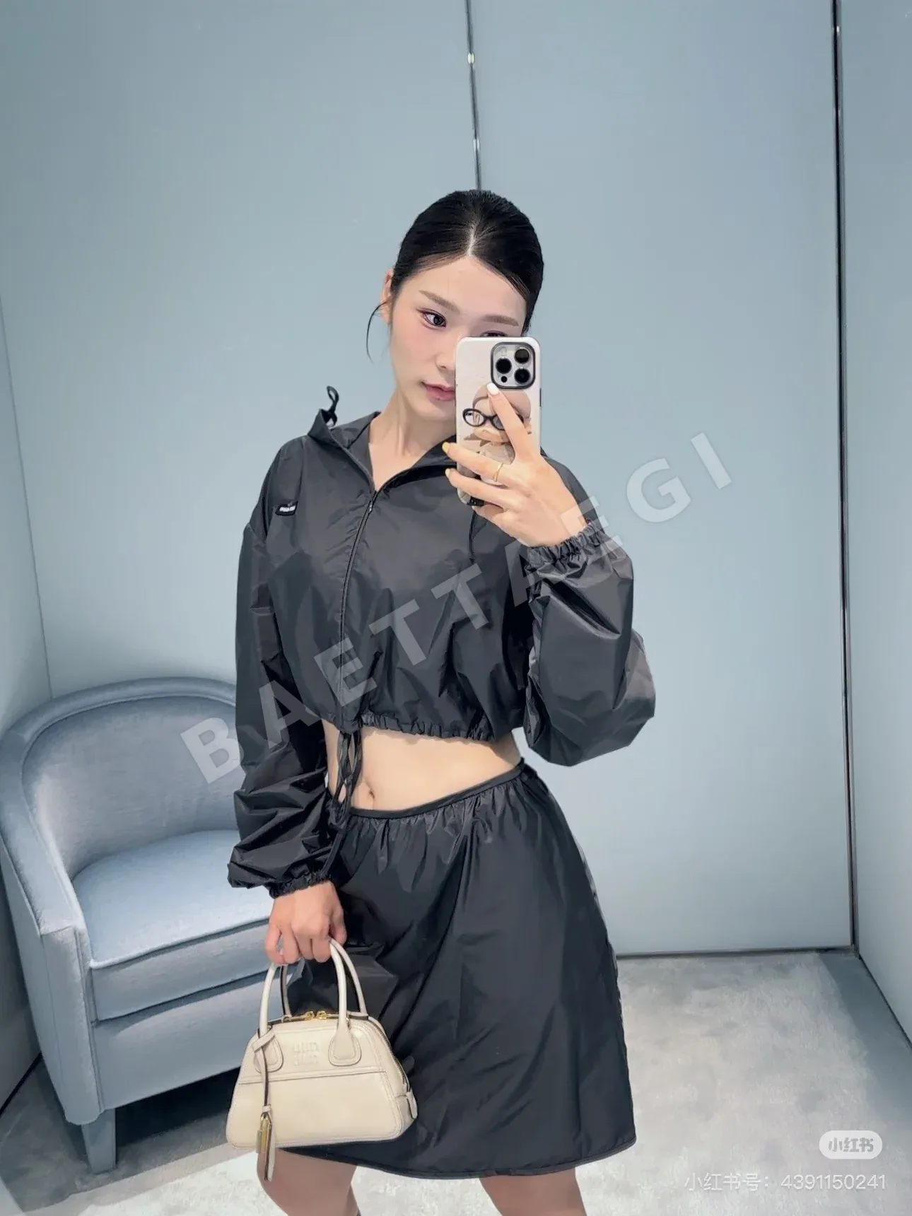 미우미우 드로스트링 숏 후드 나일론 자켓 상세 이미지 8