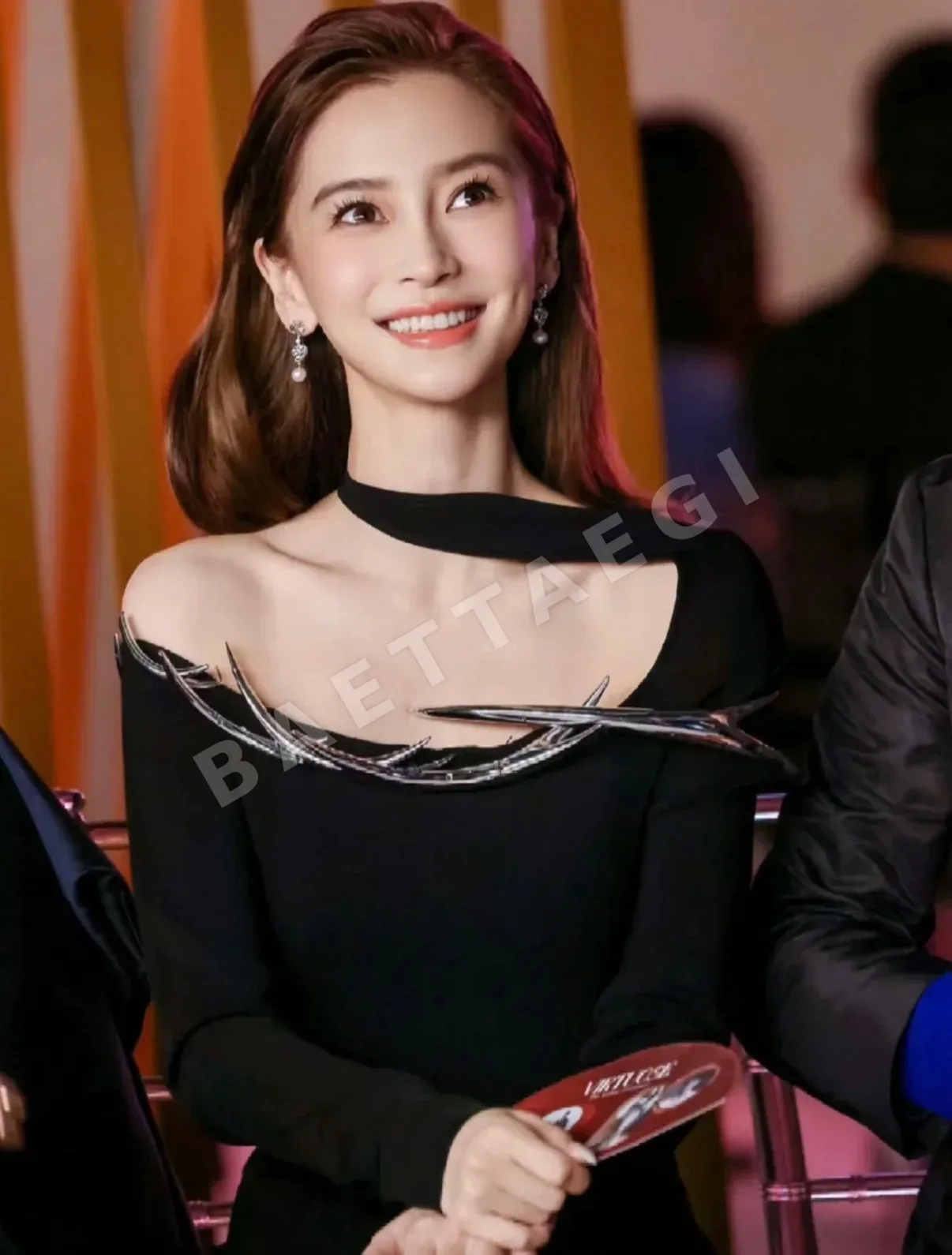 크롬하츠 화이트골드 크로스하트 진주 롱 귀걸이 상세 이미지 9